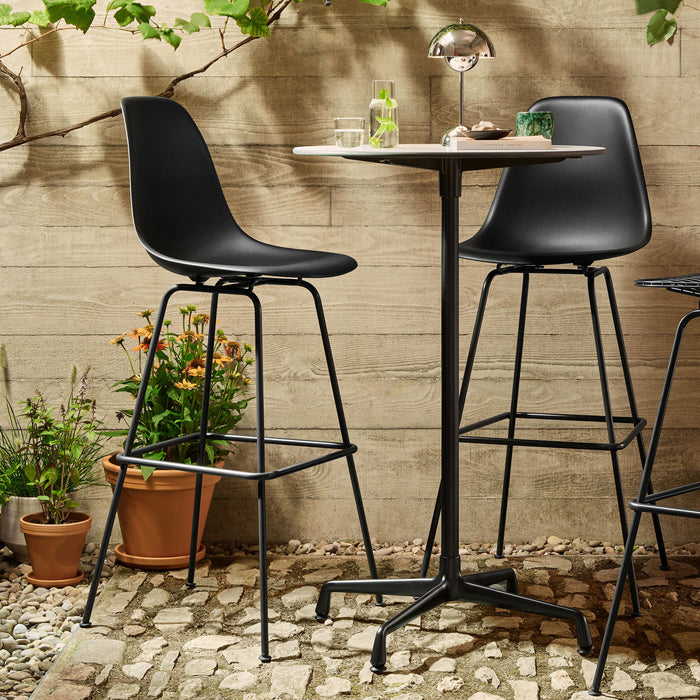 Vitra Eames plastic stool RE hoog met gepoedercoat onderstel