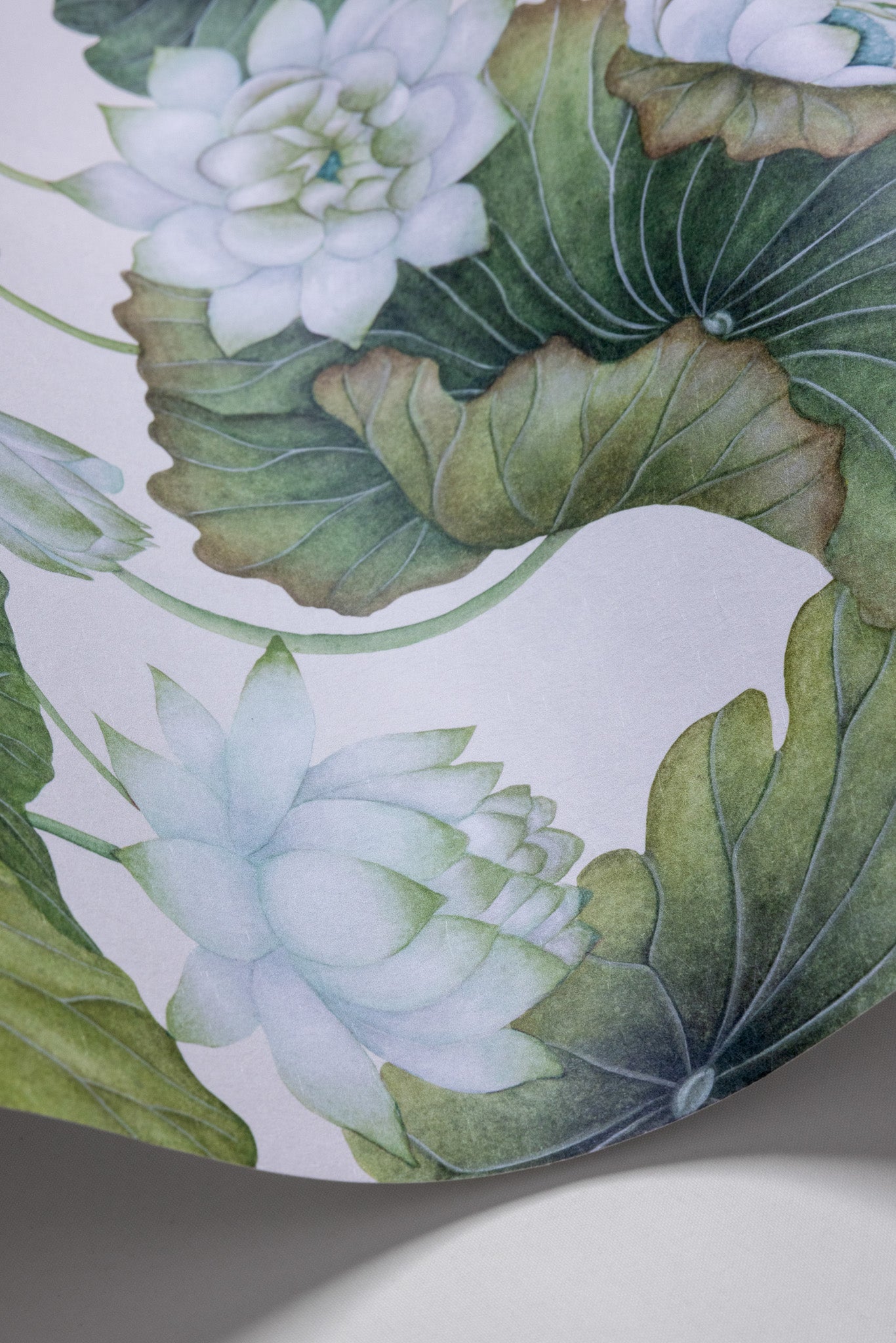 Cole and Son behang Lily Lotus White on Cream 126/9034