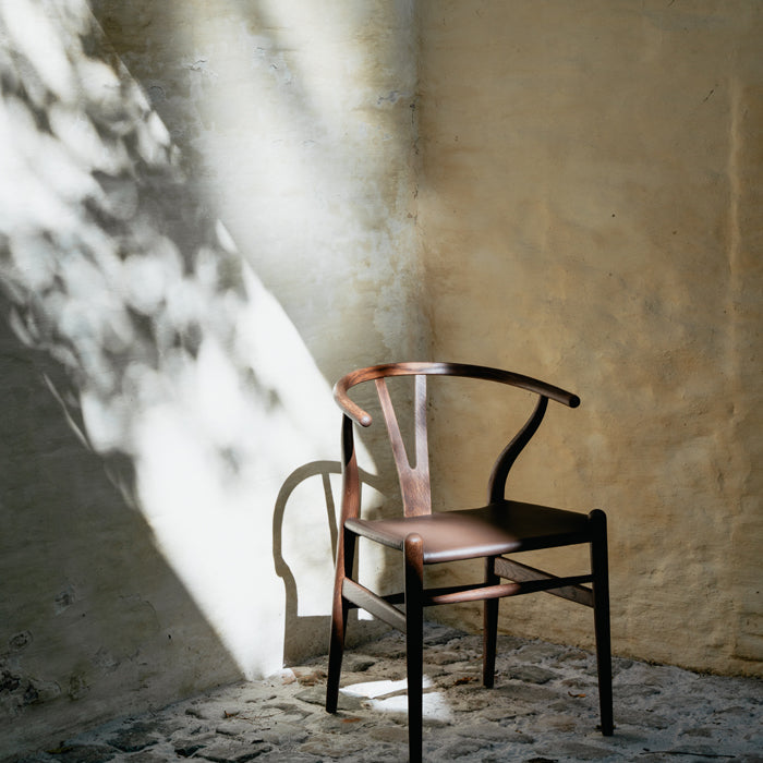 Carl Hansen & Son Wishbone Stoel CH24 limited edition sfeerbeeld