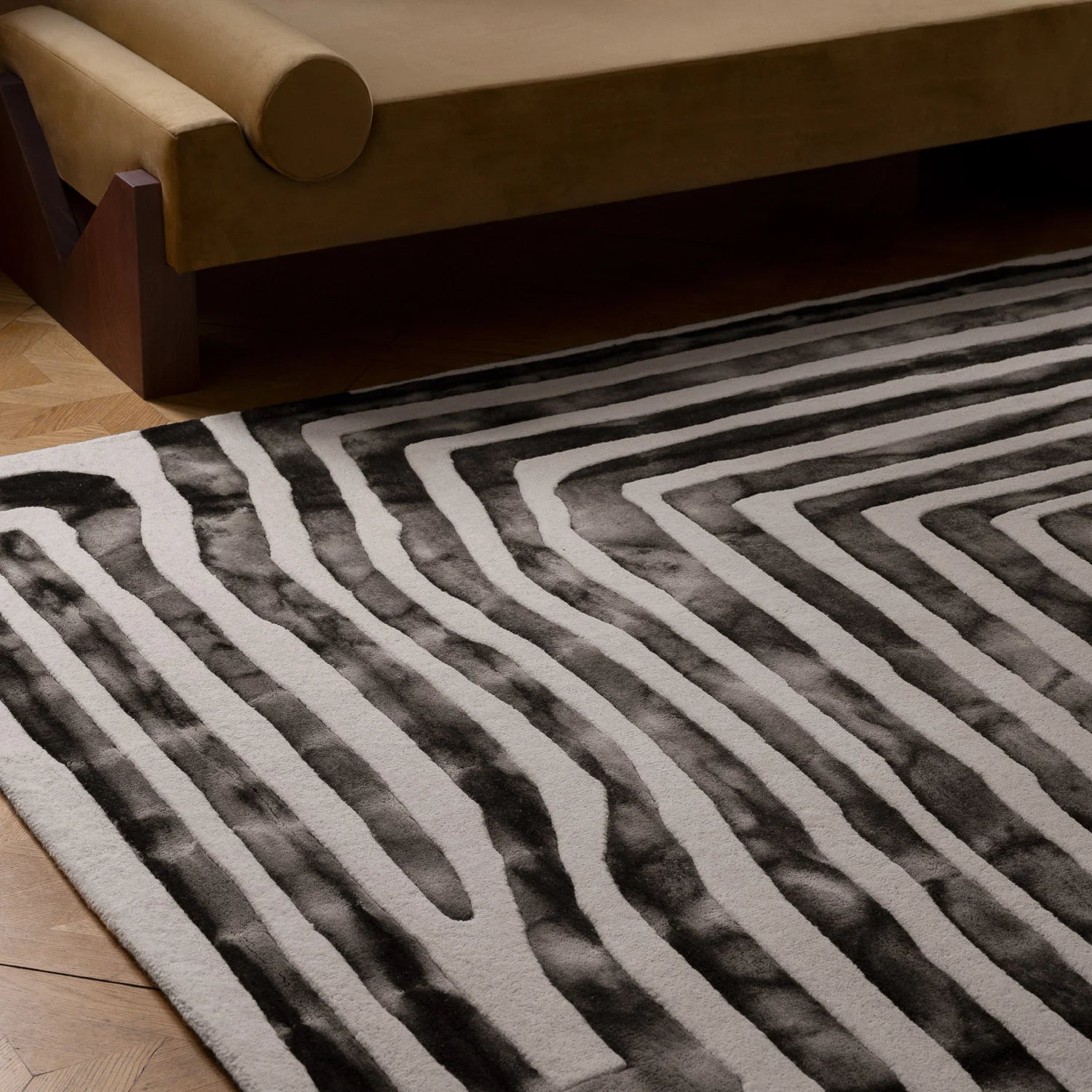 DUSTY_DECO_Psychedelic_rug-black_38169_detail