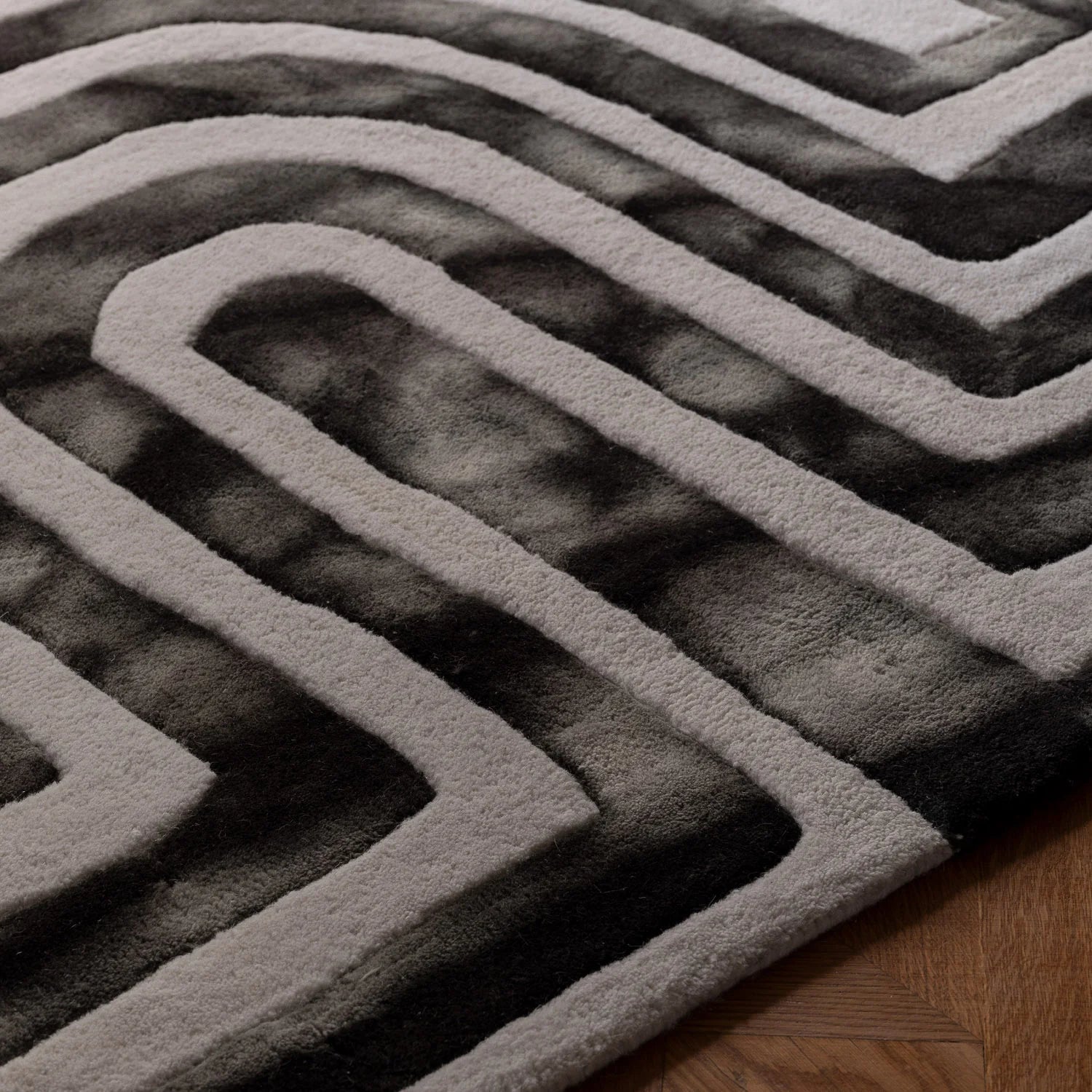DUSTY_DECO_Psychedelic_rug_black_38179_detail_dye