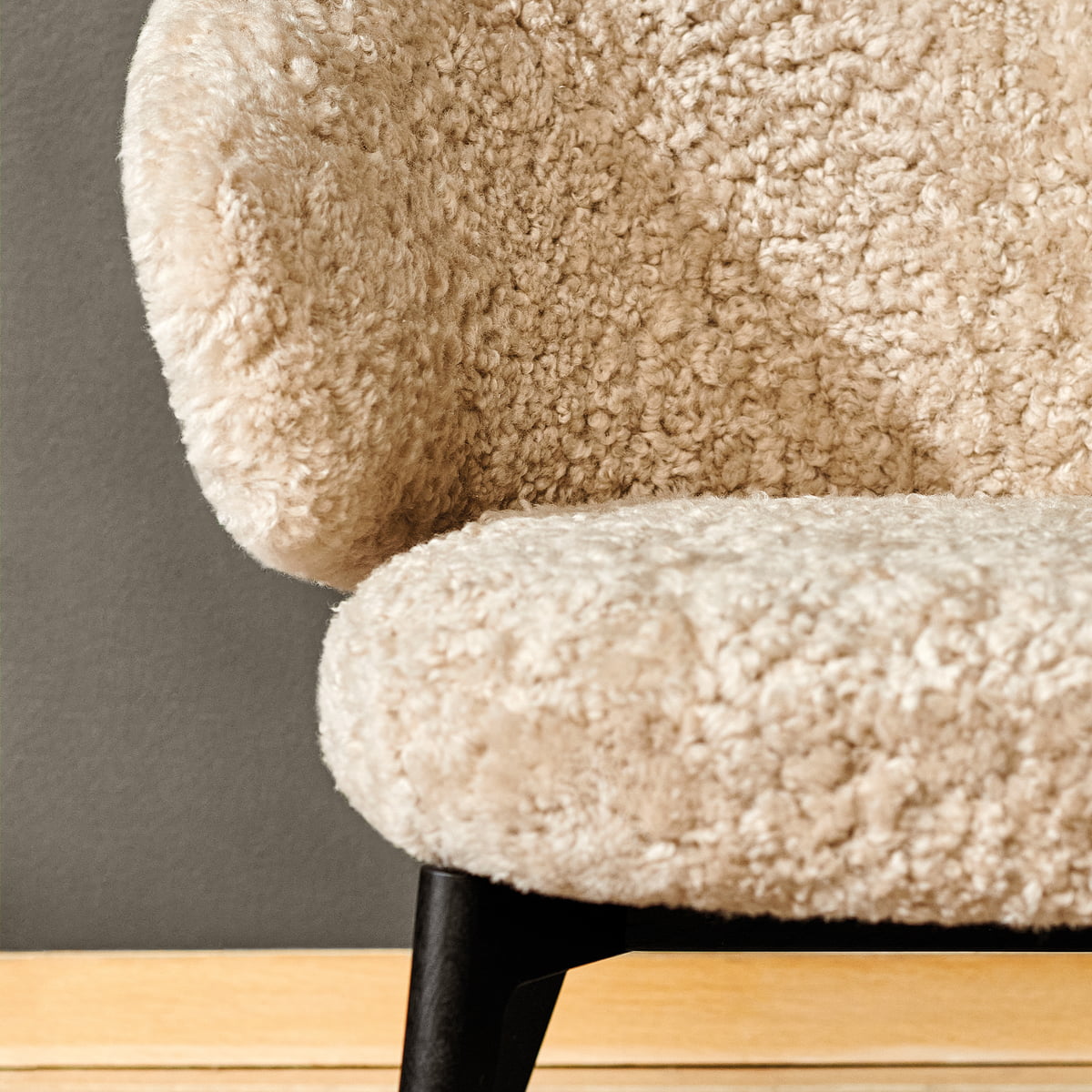 Fritz Hansen Let sheepskin fauteuil - Special edition
