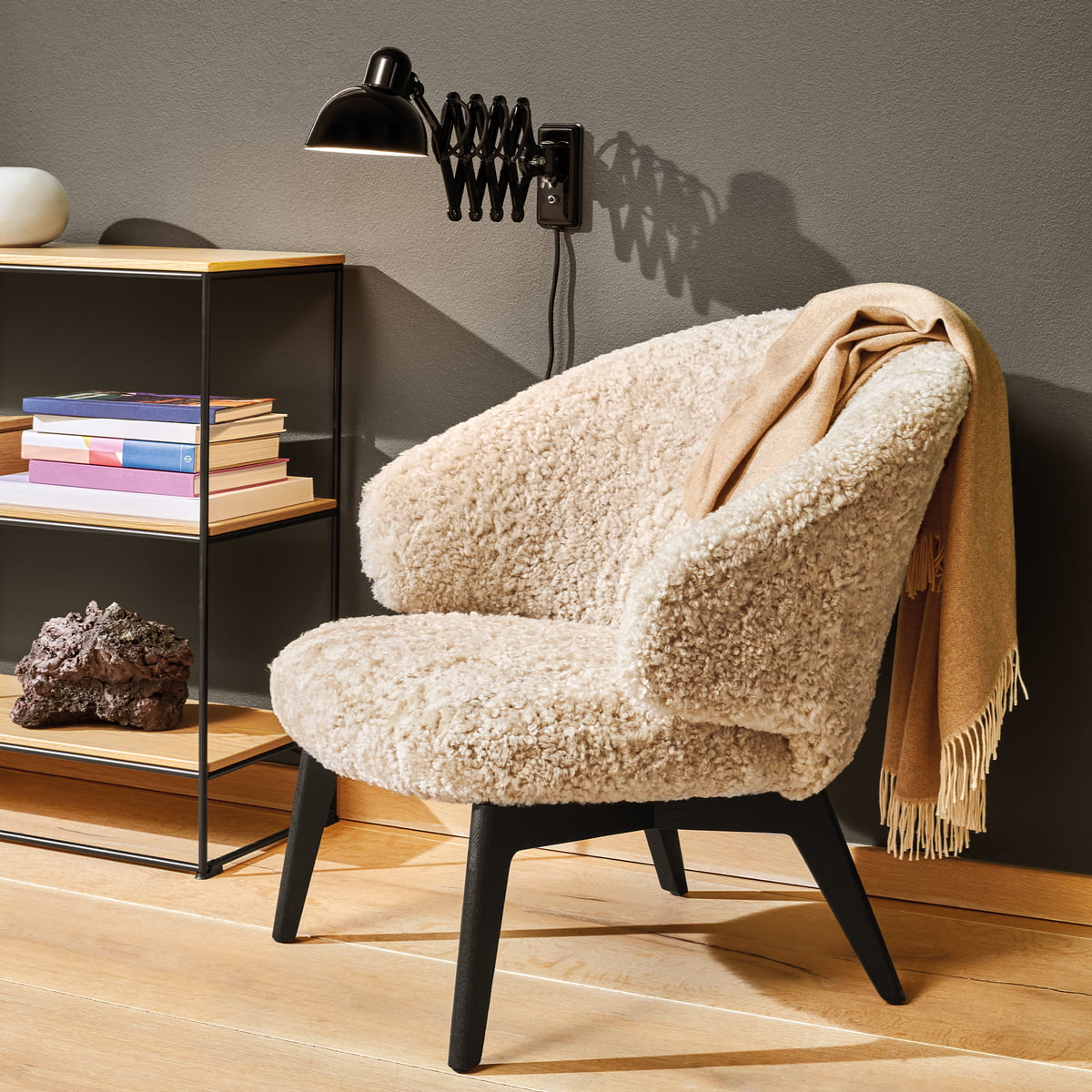 Fritz Hansen Let sheepskin fauteuil - Special edition