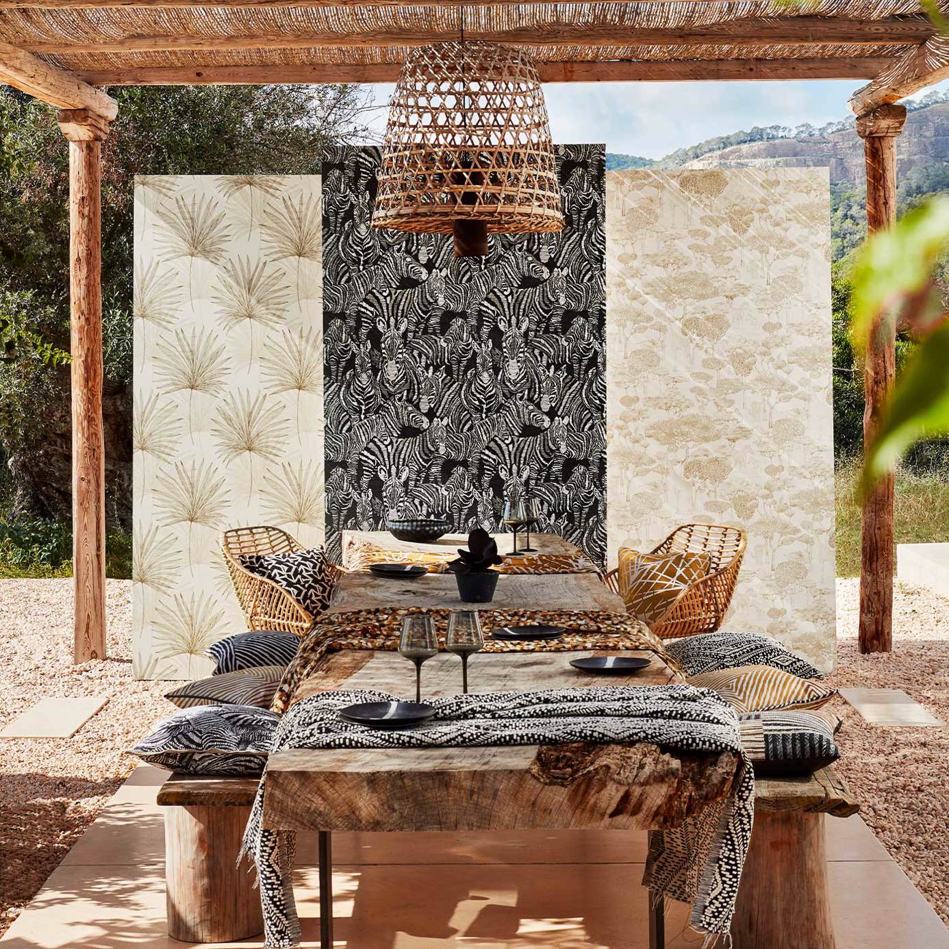 Harlequin behang Nirmala Platinum/Chalk 112241