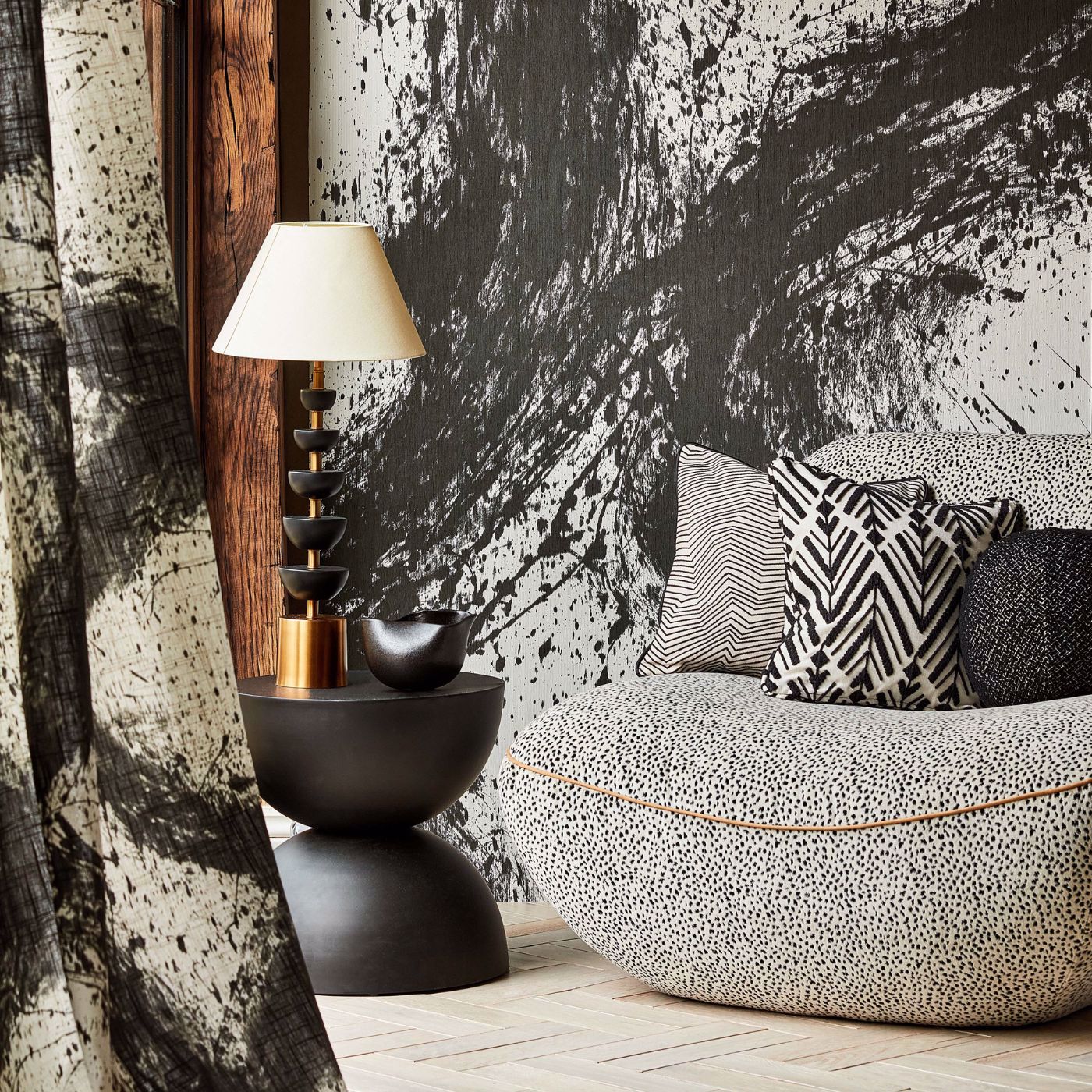 Harlequin behang Enigmatic black earth/ first light 113108