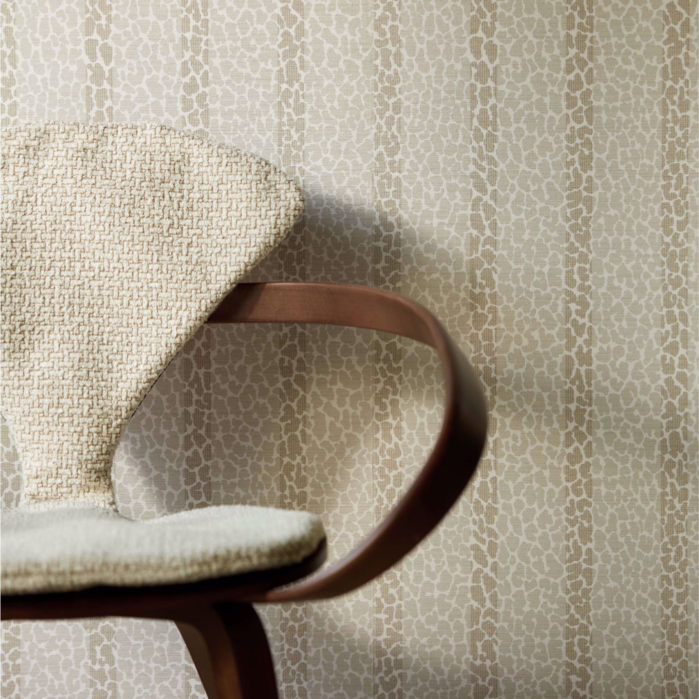 Harlequin behang Lacuna Stripe Linen 113072