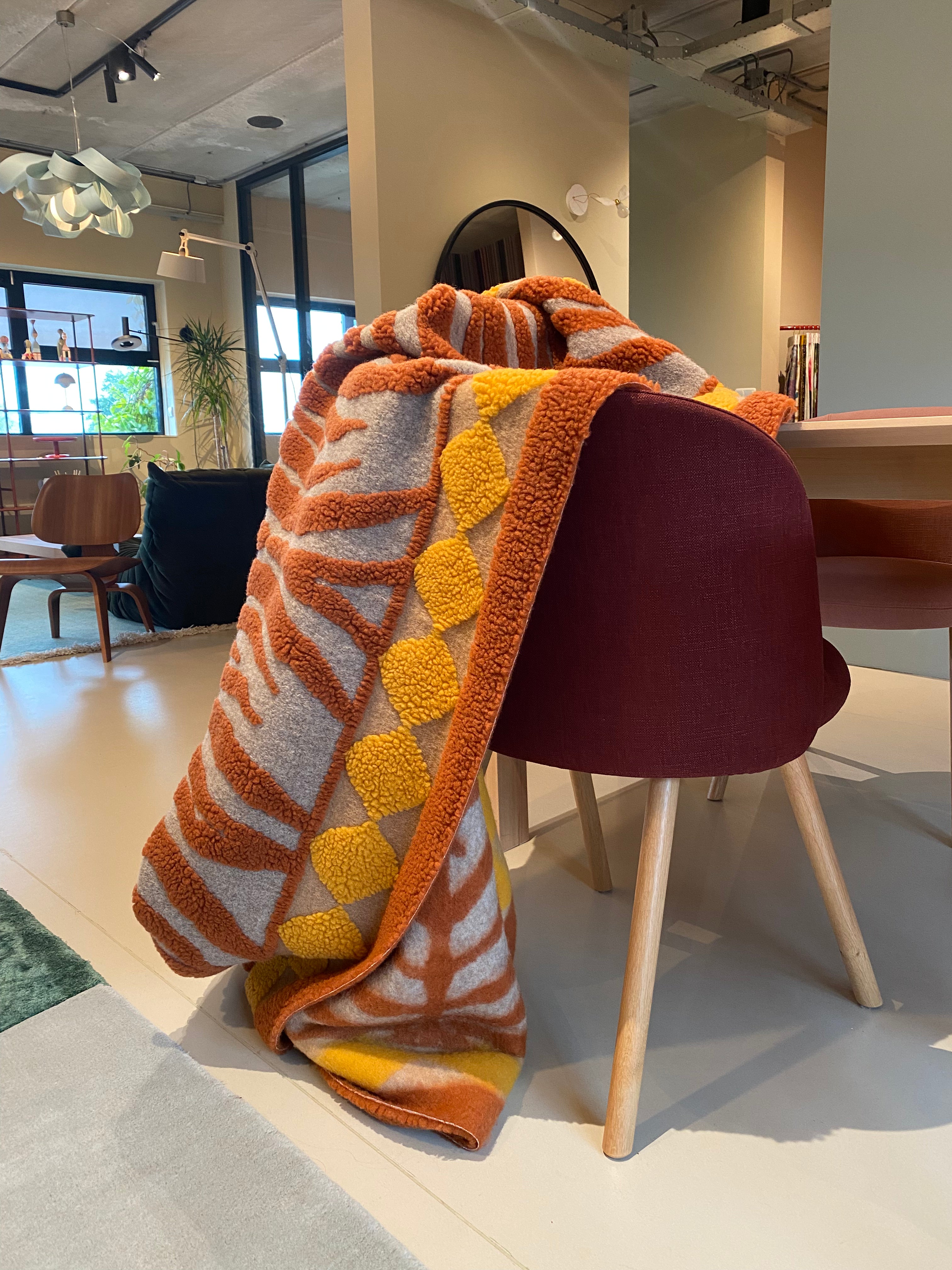 Dusty Deco Wildcat throw brown