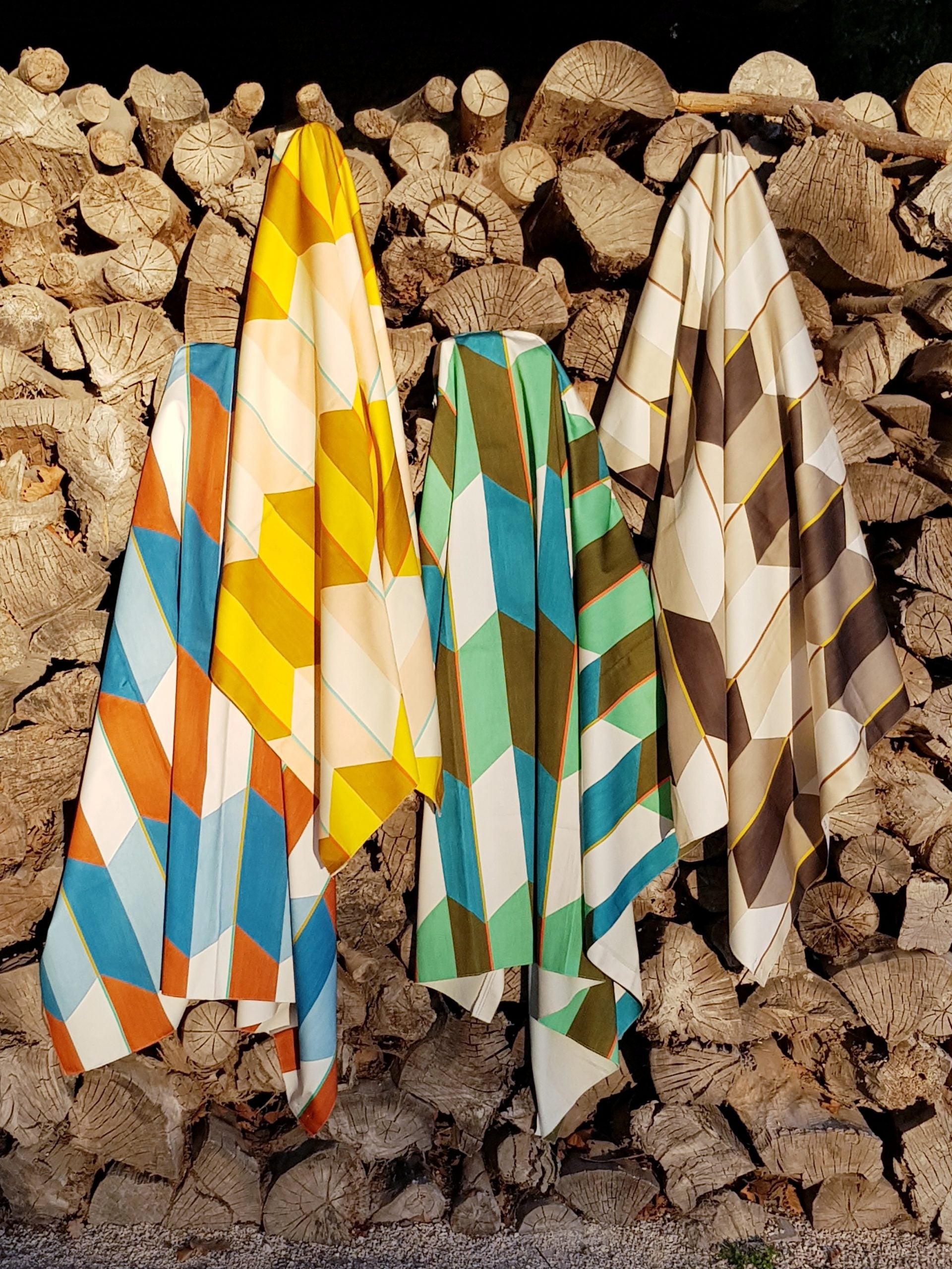 Karin Sajo stof Mise en Plis KS 161 - 42 Soleil sfeerafbeelding