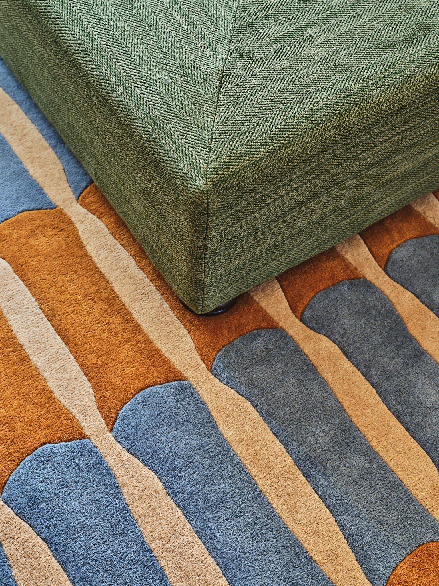 Layered Bamboo forrest blue wool vloerkleed