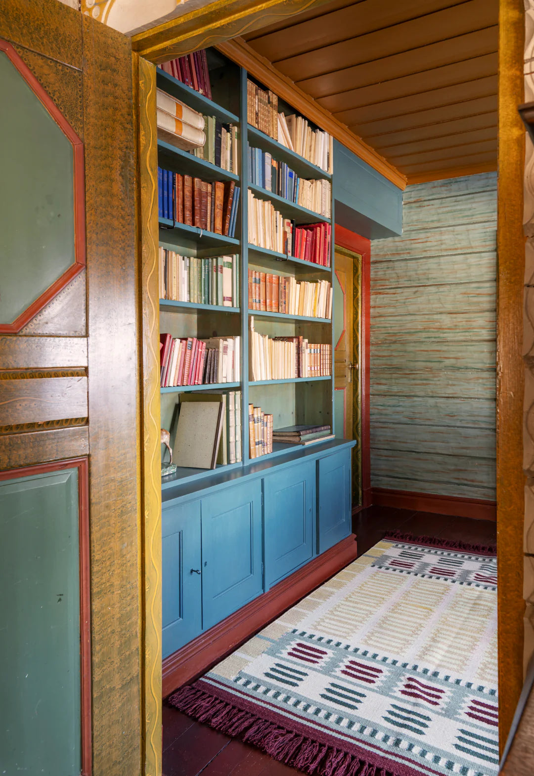 Layered Röllakan Hilma Primrose wool runner