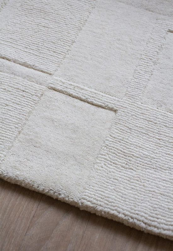 Layered Swedish grace bone white wool vloerkleed