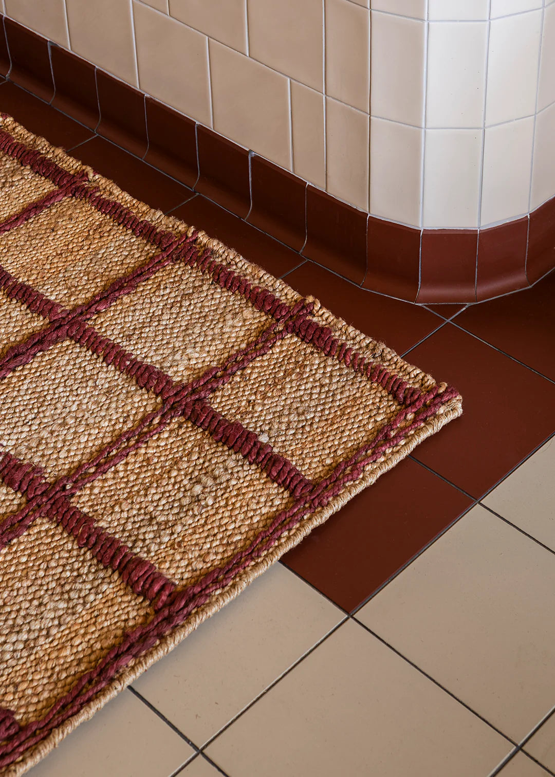 Layered Strata Jute vloerkleed Burgundy details kleur