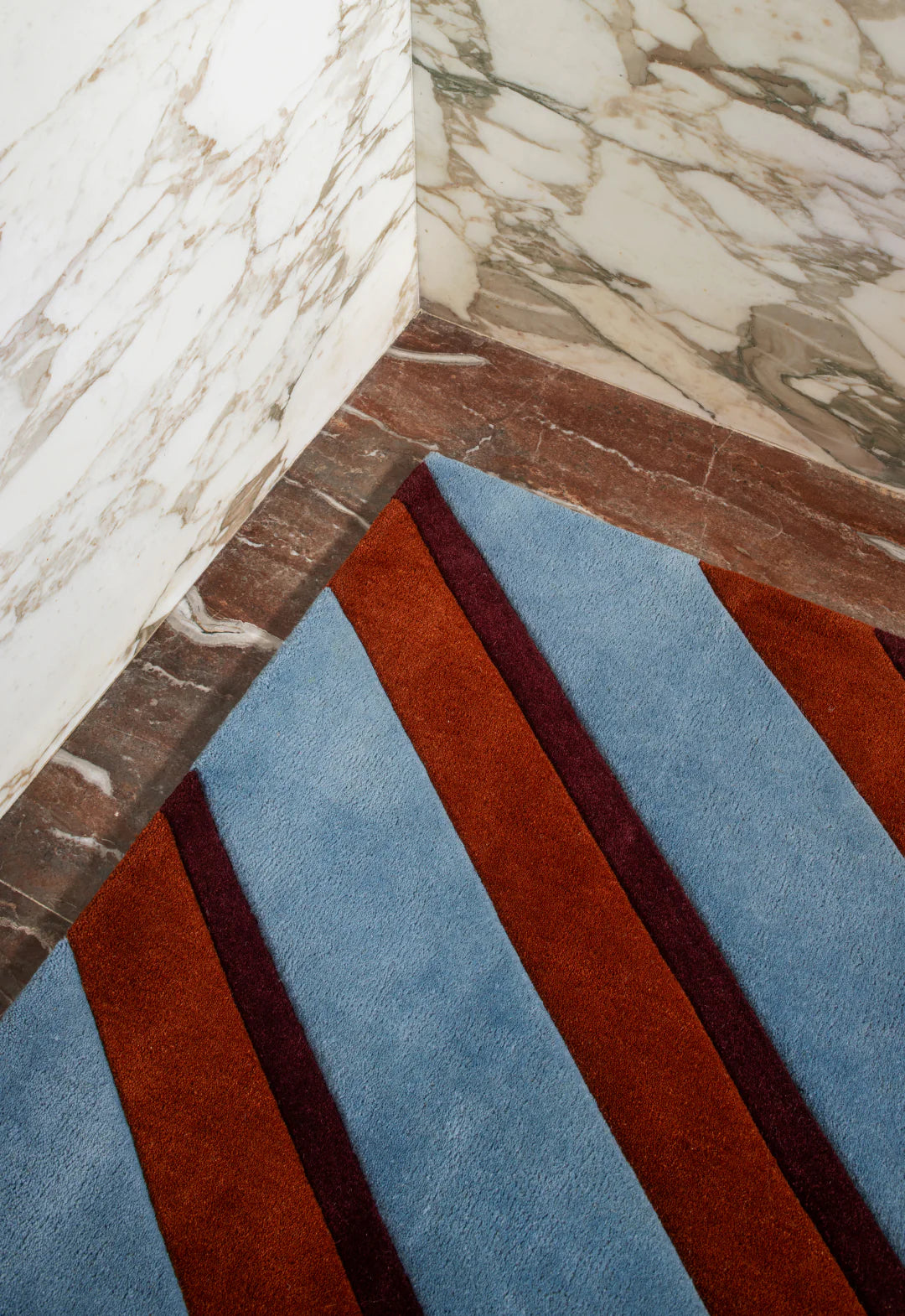 Layered Teklan Diagonal Sky wool vloerkleed