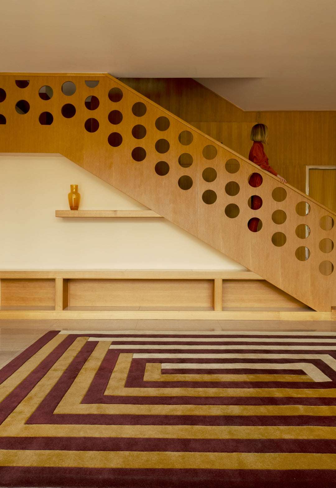 Layered Teklan Labyrinth Mulberry Sand wool vloerkleed