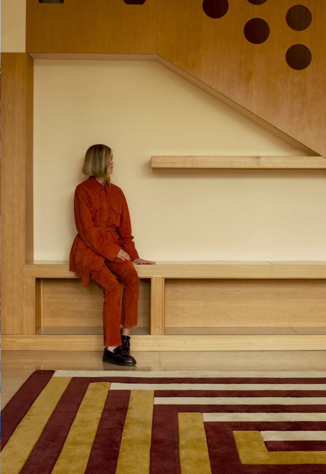 Layered Teklan Labyrinth Mulberry Sand wool vloerkleed