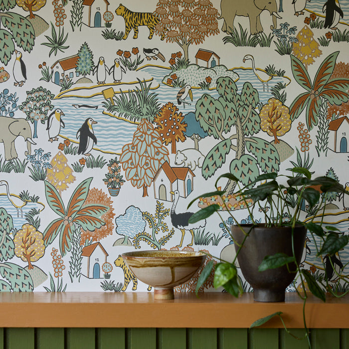 Little Greene Animal Kingdom behang in kleur Pea als sfeerafbeelding