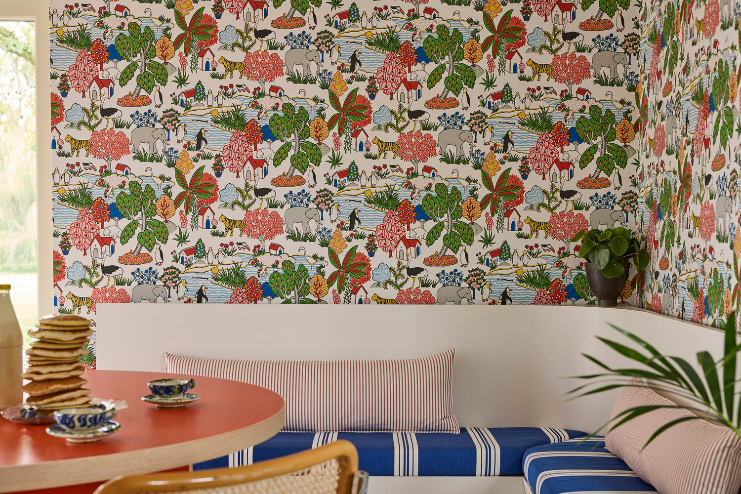 Little Greene behang Animal Kingdom in kleur Atomic sfeerafbeelding