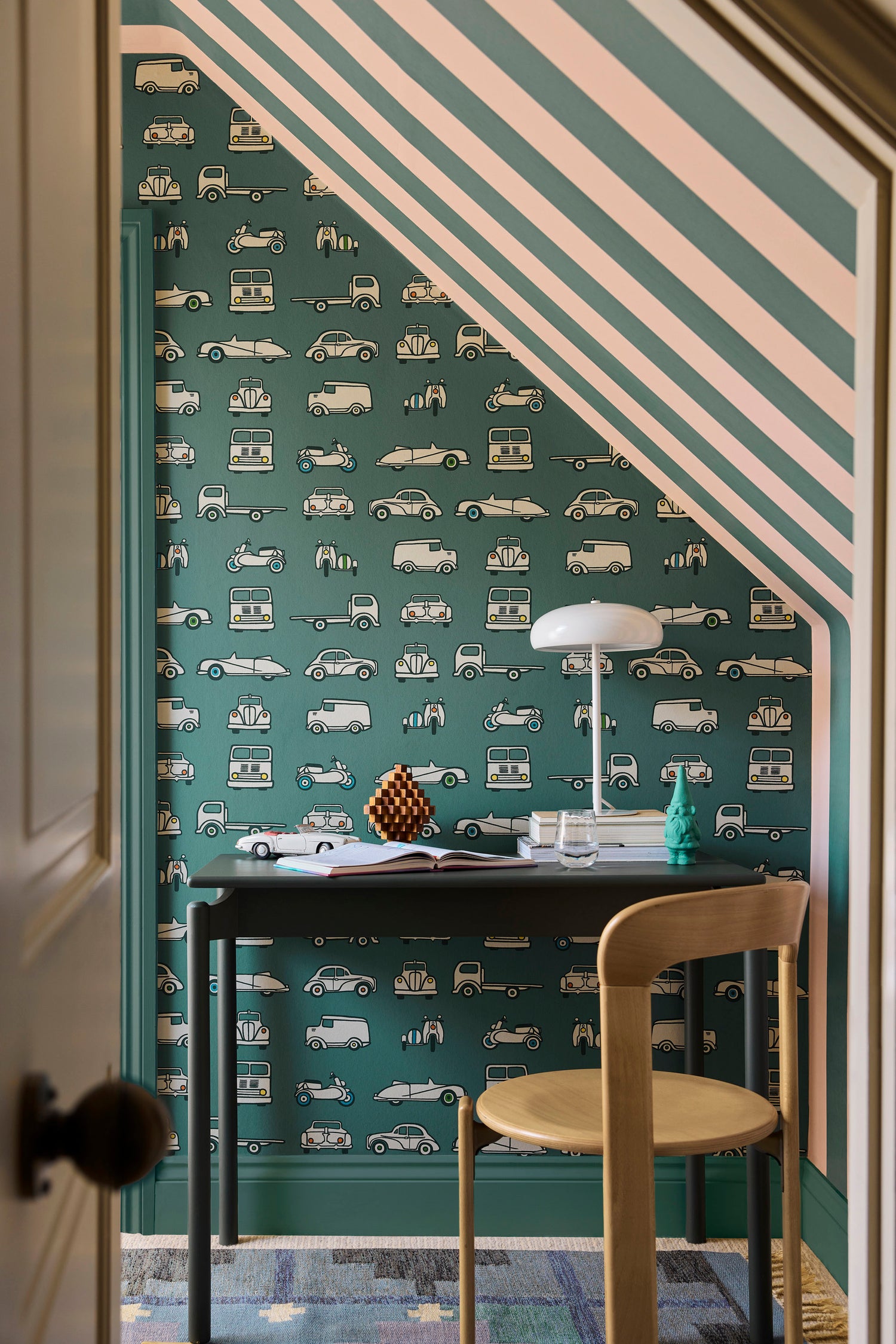 Little Greene behang Road Trip in de kleur Pleat sfeerafbeelding slaapkamer