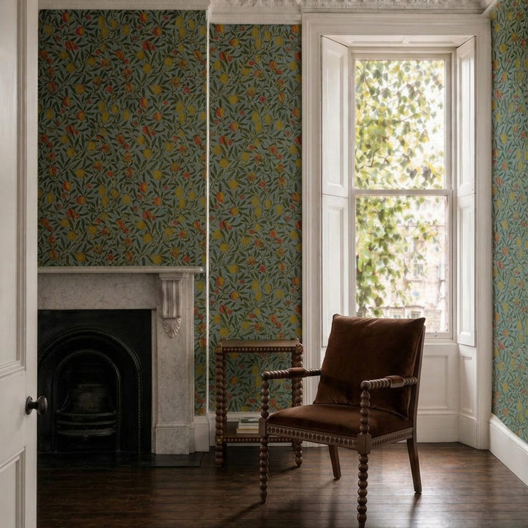 Morris and Co Fruit Woad behangrol detail vruchten en bloemen