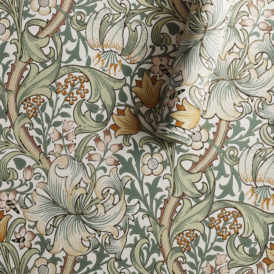 Morris and Co Golden Lily Sage behangrol detail leliemotieven