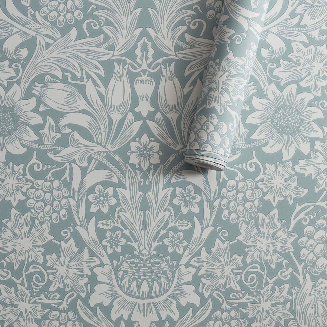 Morris and Co Sunflower Light Teal behangrol detail zonnebloemen