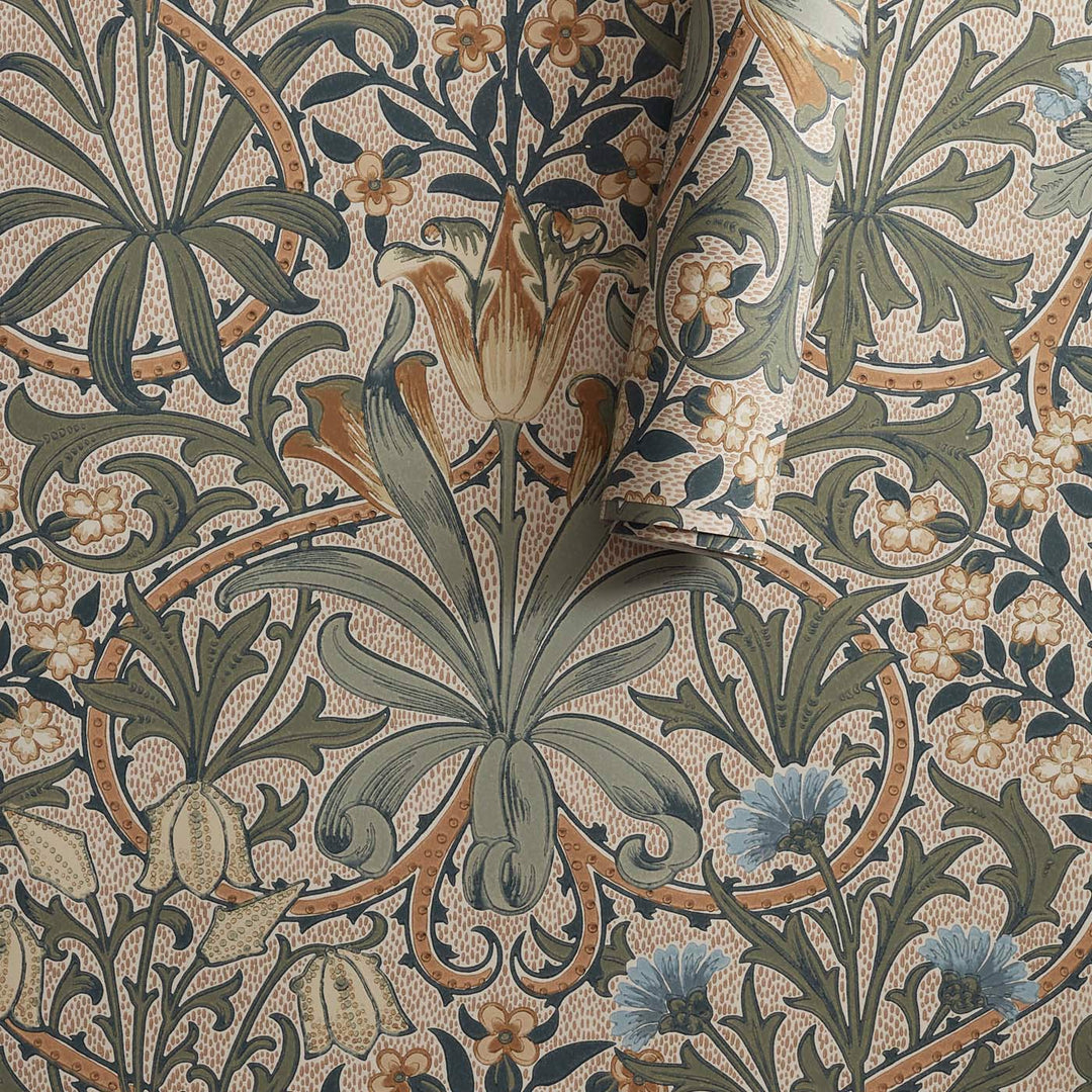 Morris and Co Woodland Weeds Bayleaf Wheat sfeerbeeld interieur, groen beige vliesbehang