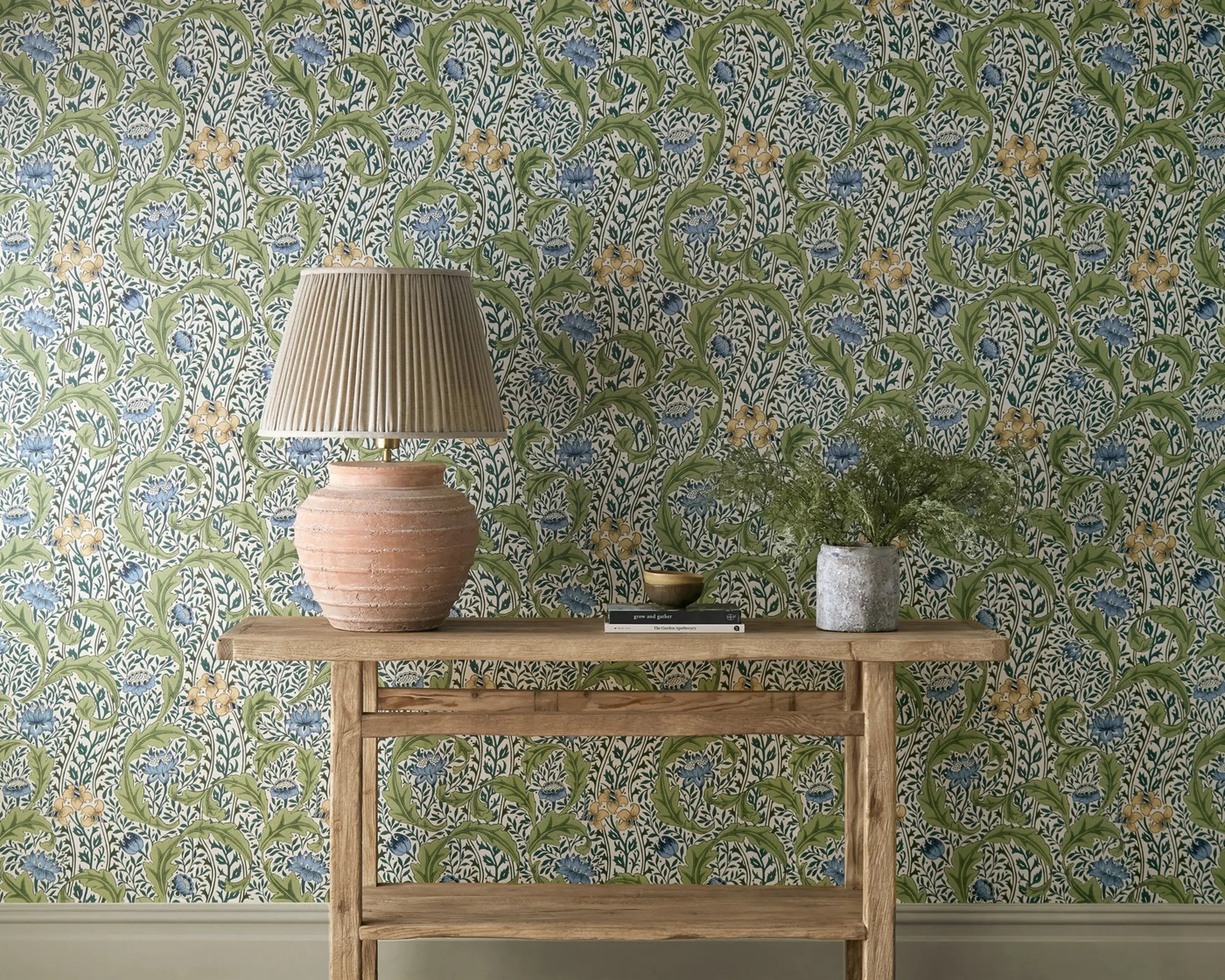 Morris and Co behang Wild Tulip & Vine Nettle/Woad 217577
