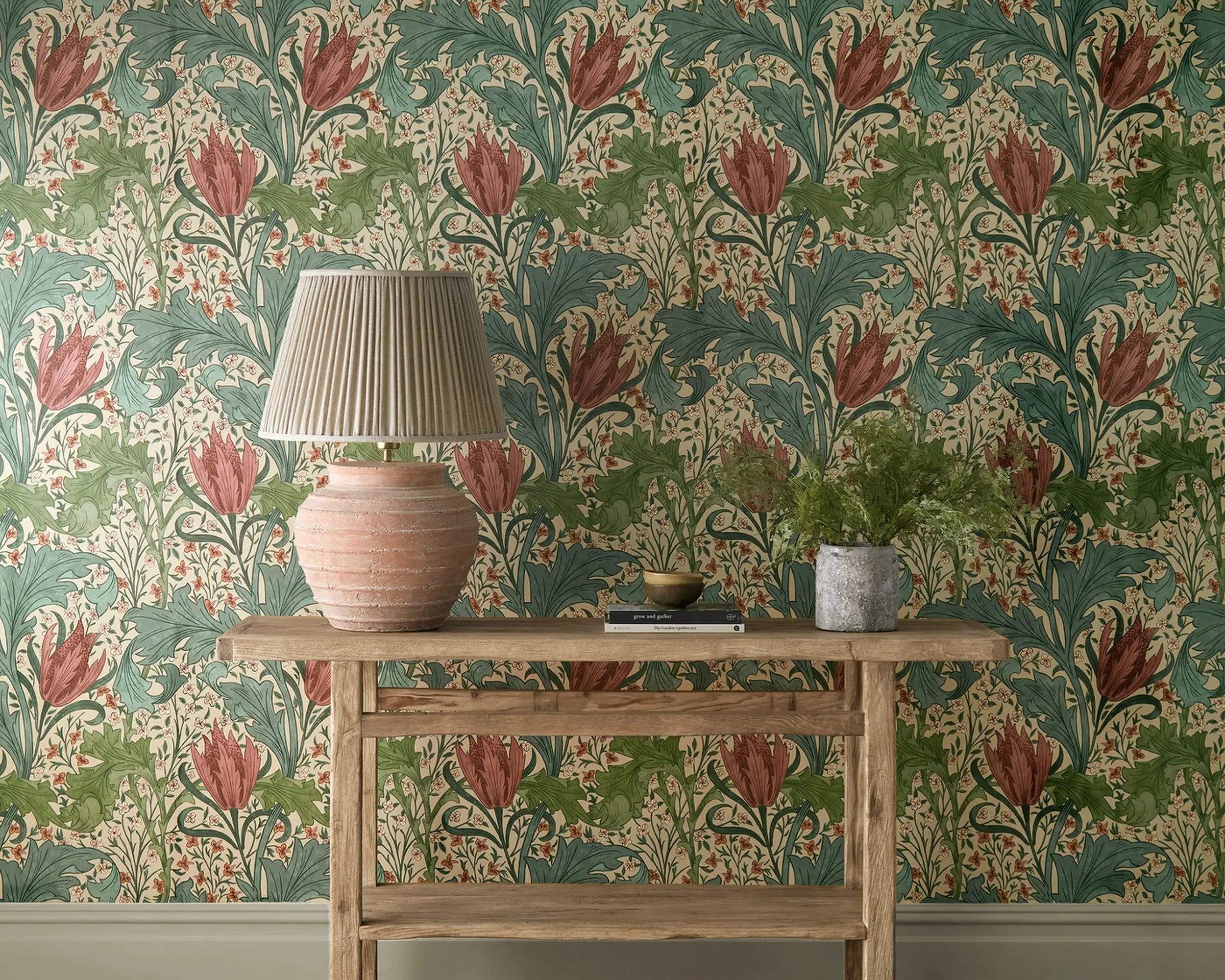 Morris and Co behang Lent Lily Plum/Bayleaf 217596
