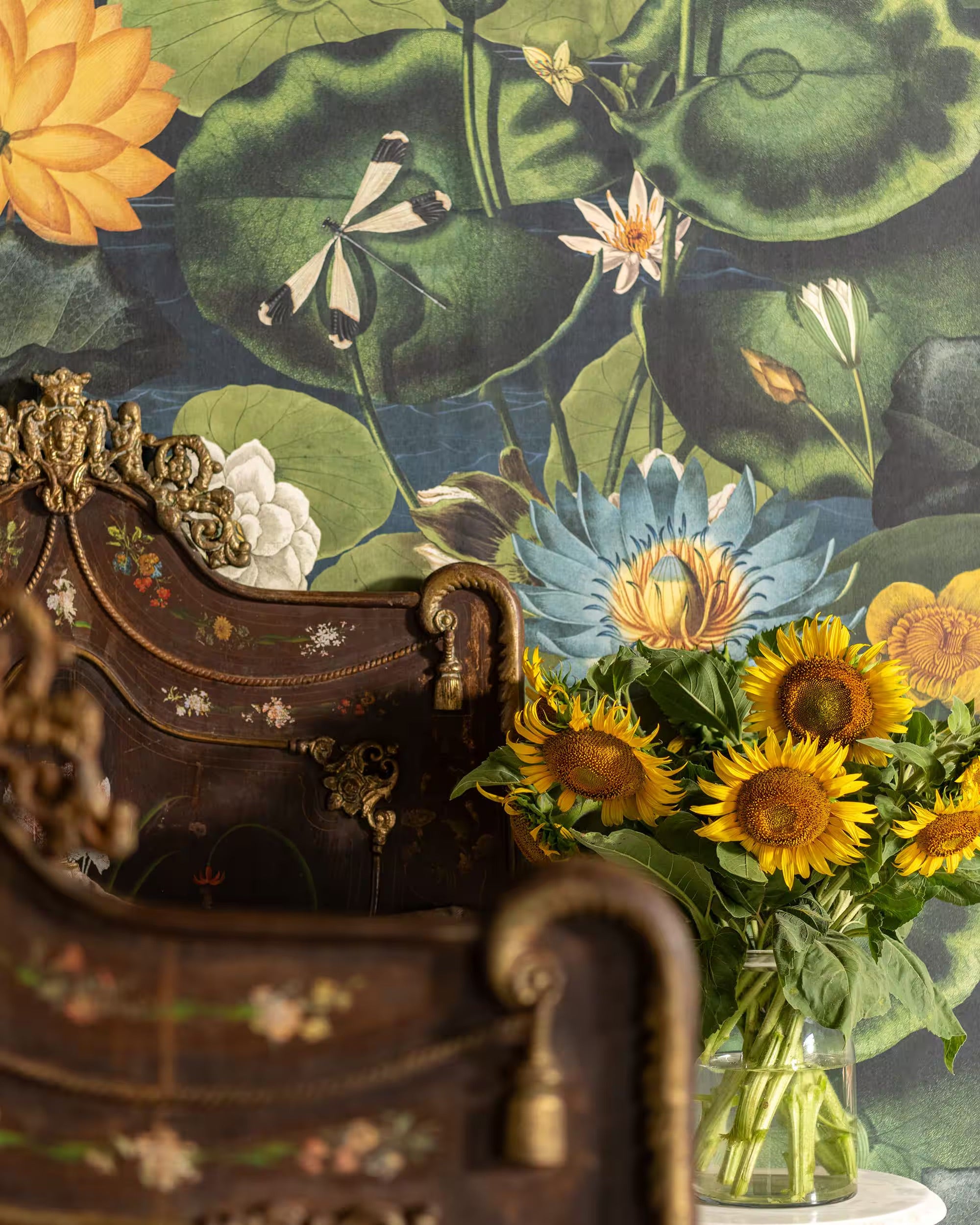 MindtheGapbehangLotusBlossomWP20723Sfeerbeeld