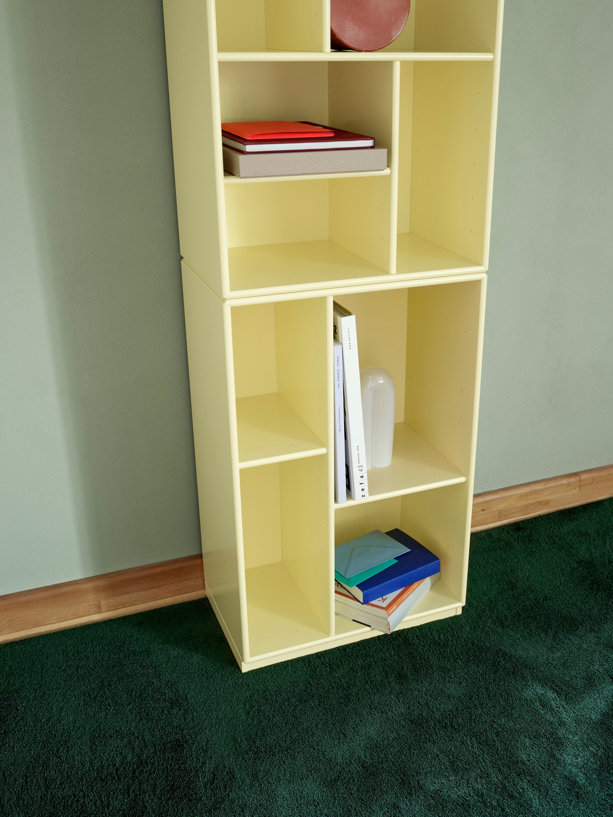 Montana Loom boekenkast camomile lichtgeel