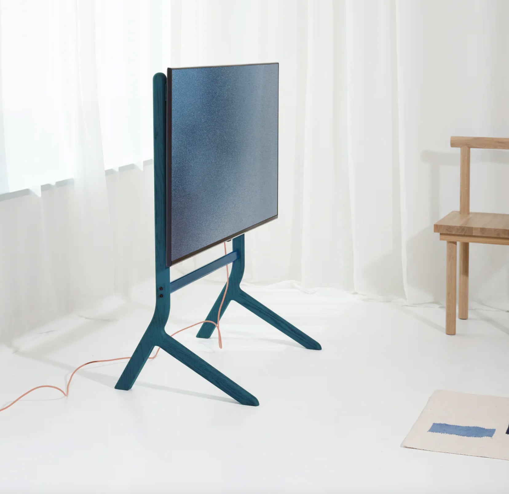Pedestal Wood Hopper