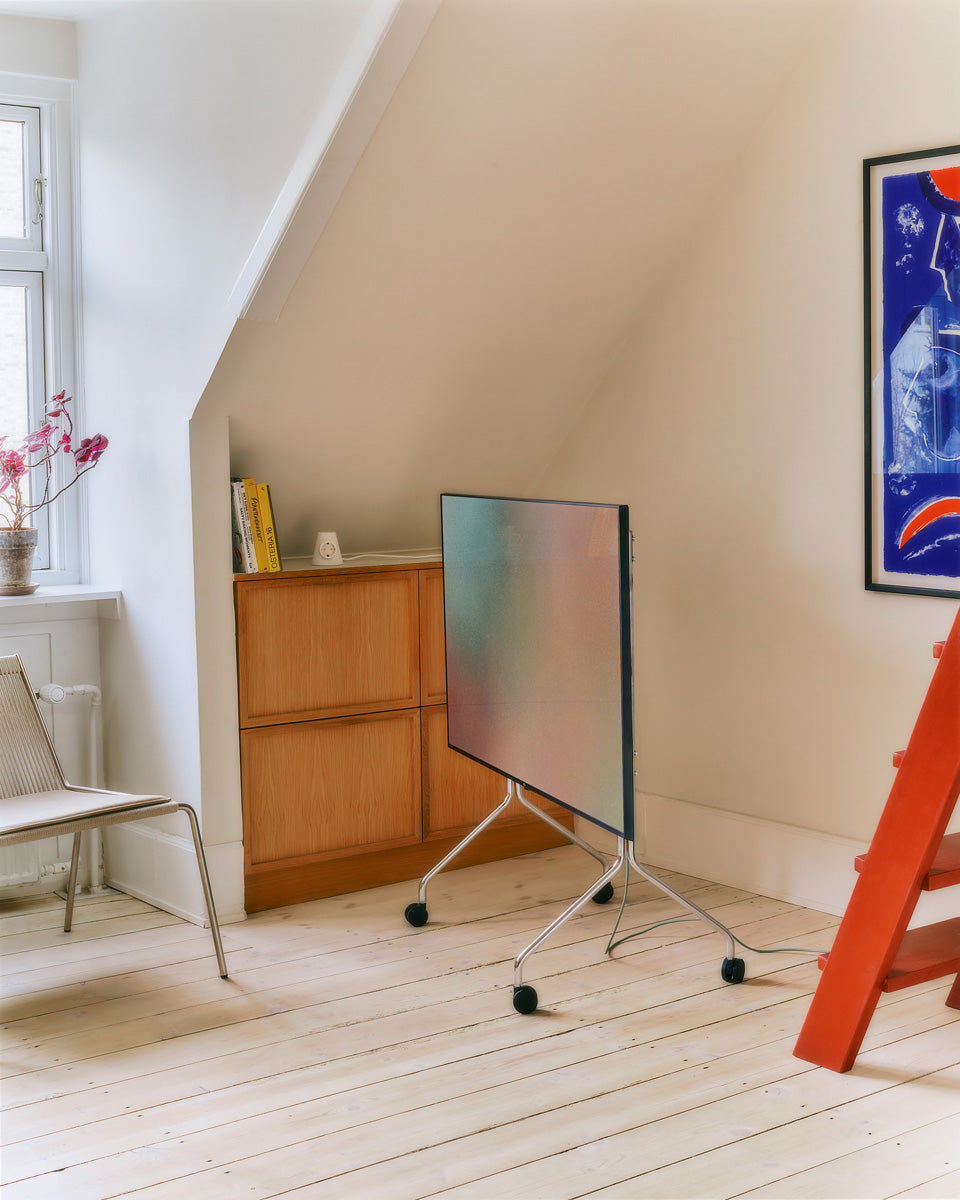 Pedestal Moon Rollin