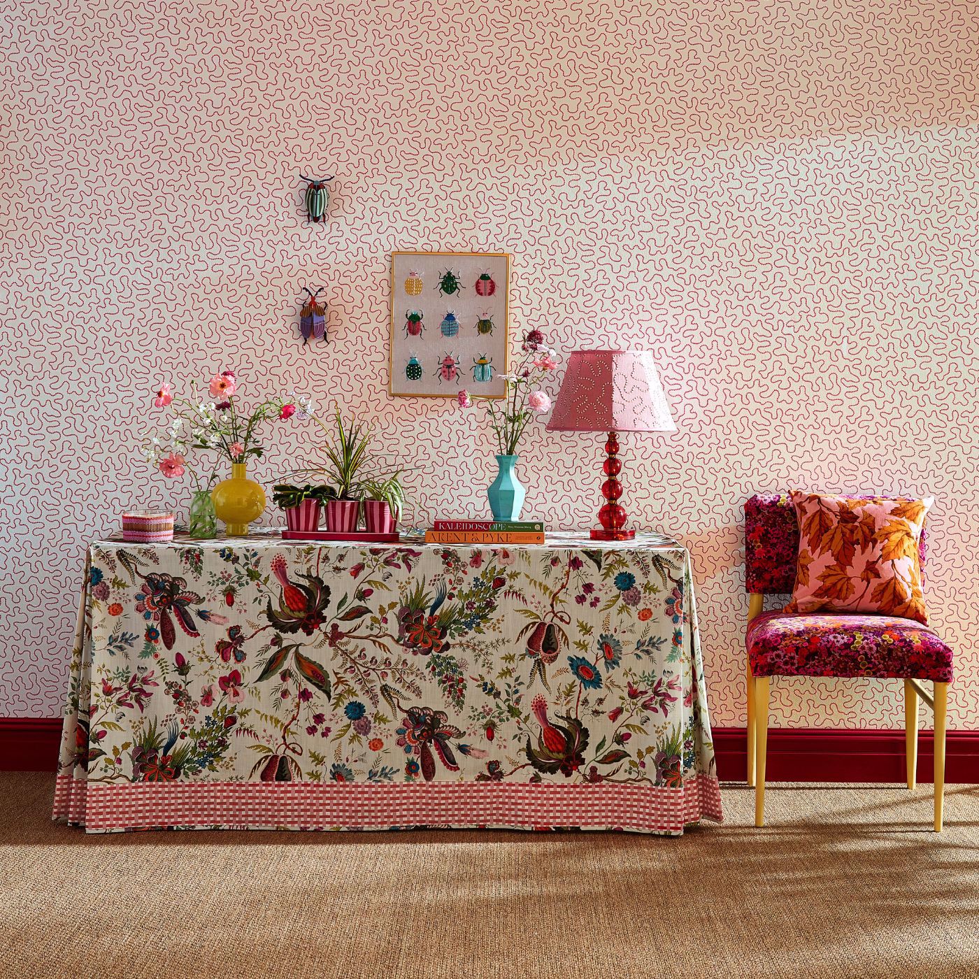 Harlequin stof Wonderland floral Spinel/Peridot/Pearl 121181