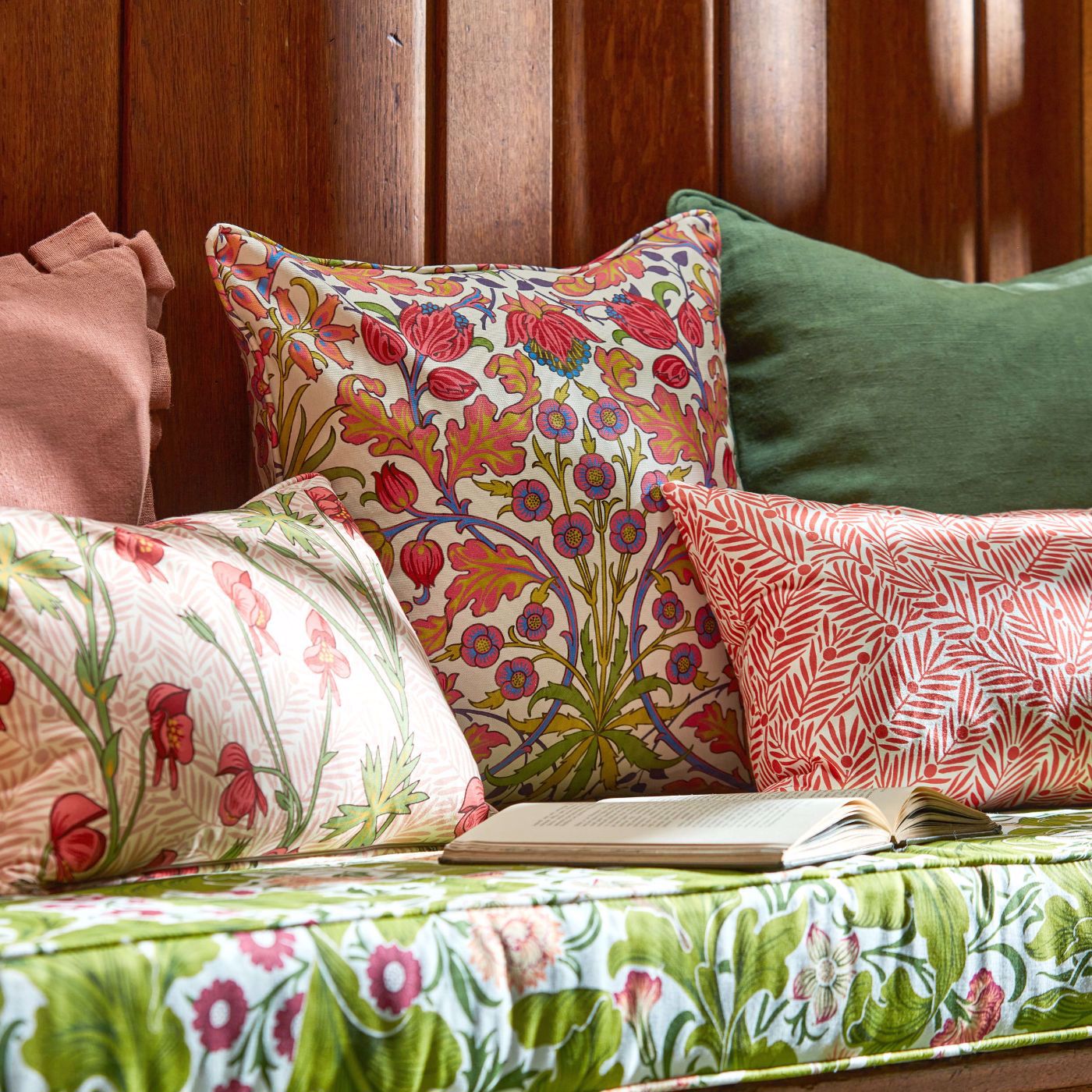 Morris and Co stof Leicester Sour Green & Plum 227209