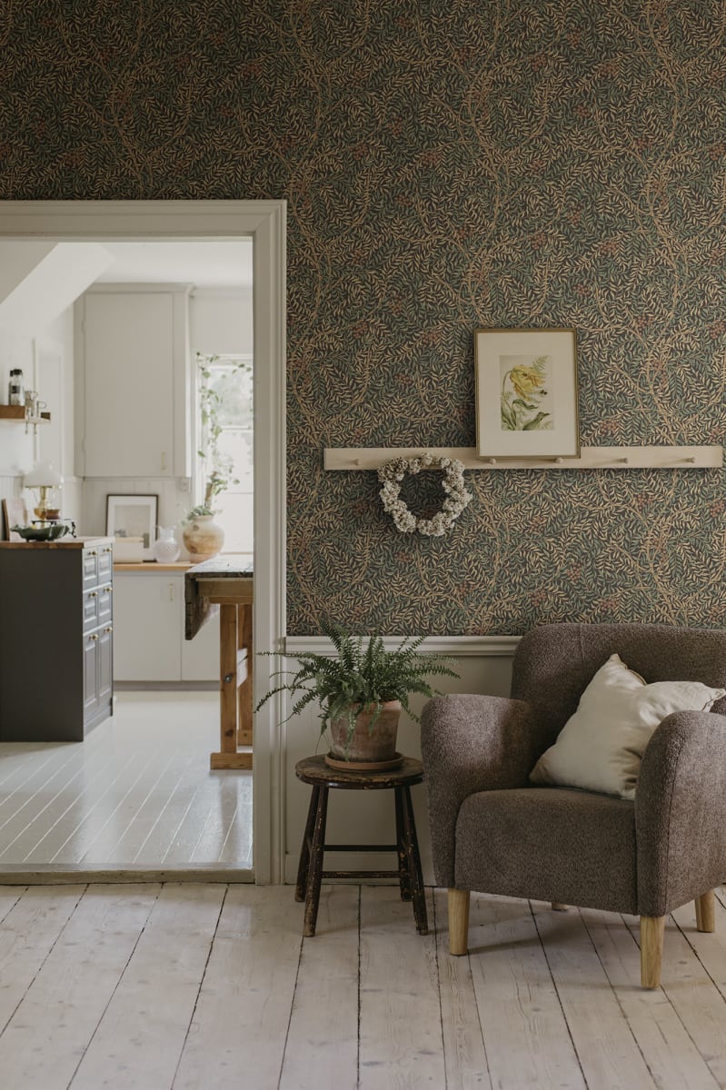 Sandberg behang SImon Charcoal S10495 sfeerafbeelding woonkamer