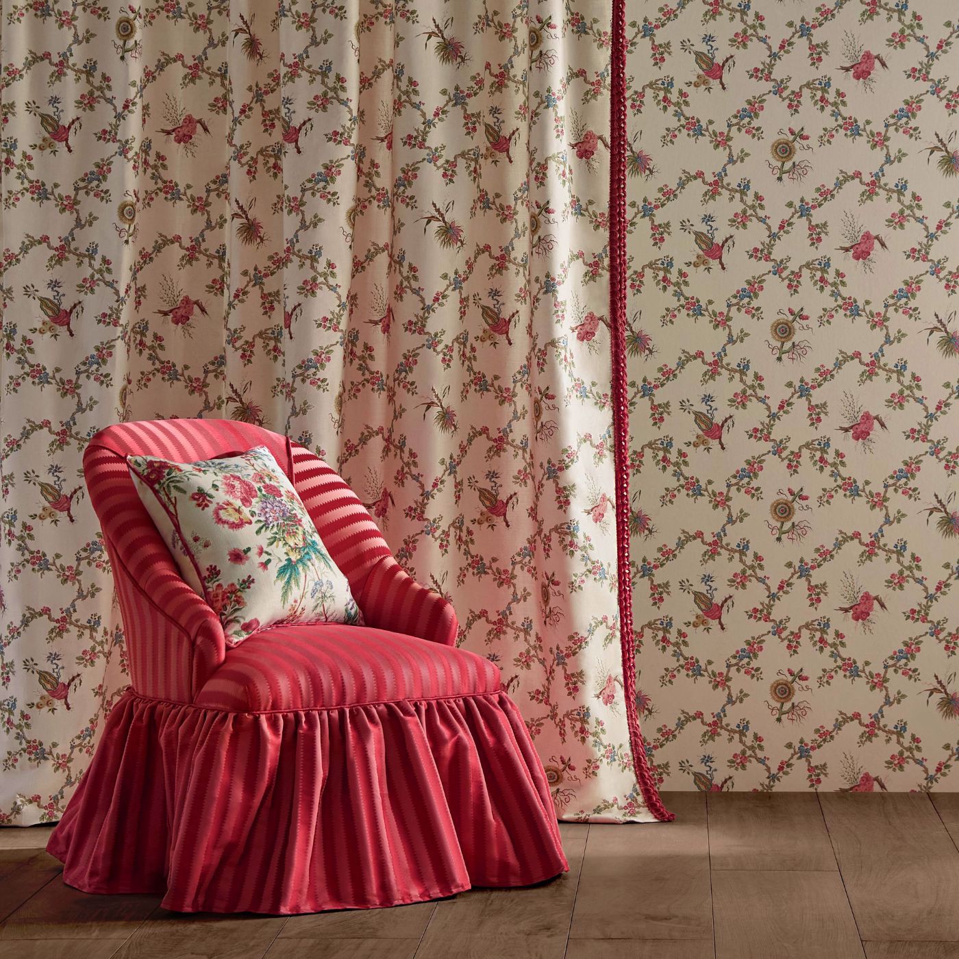 Sanderson stof Regency Aperigon Carmine/Raspberry 237400