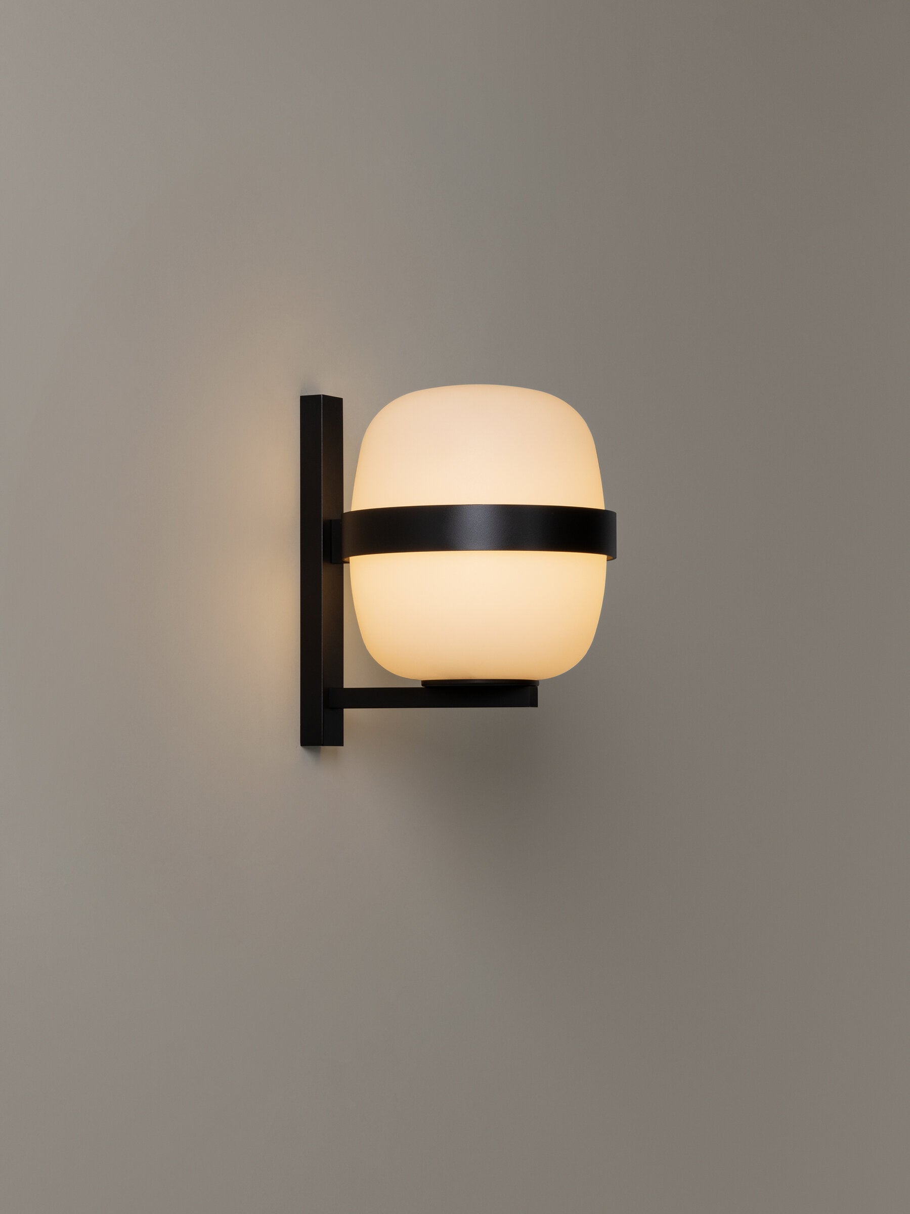 Santa & Cole Wally Cestita wandlamp