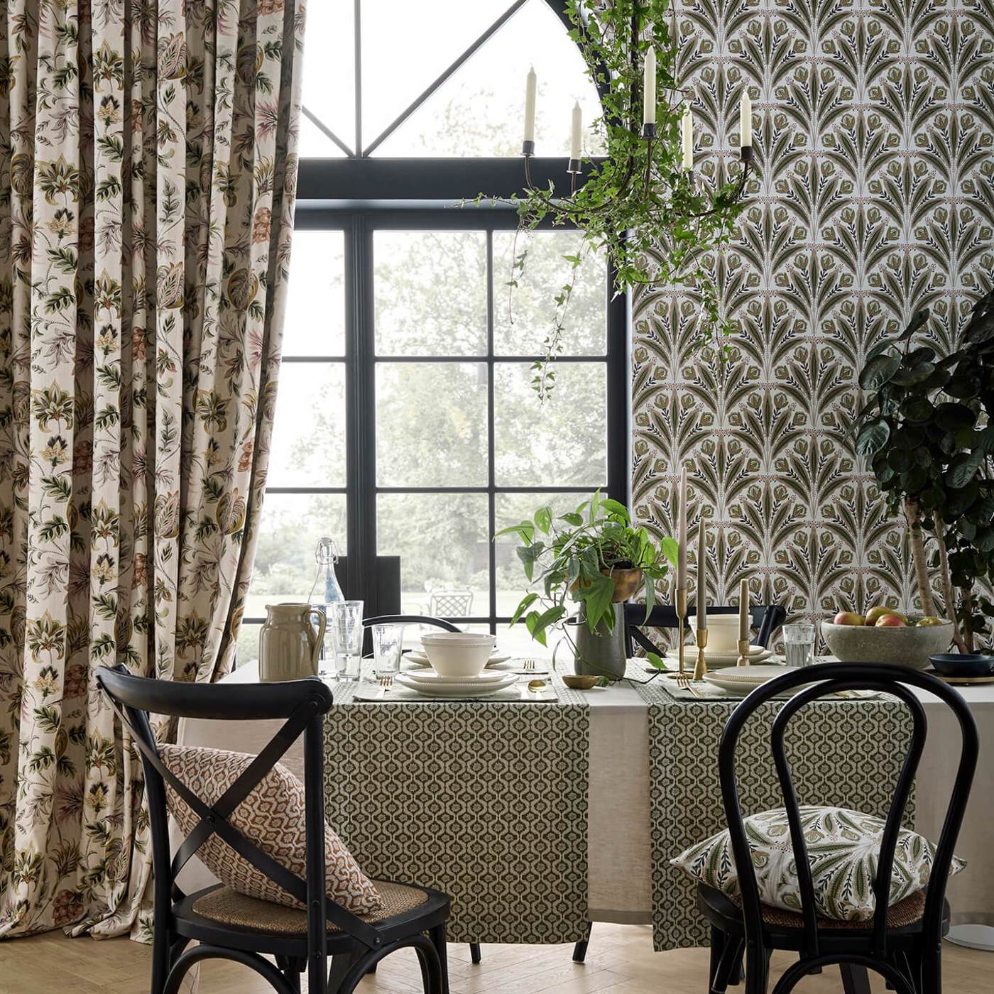 Clarke & Clarke behang Attingham Sage/Blush W0193/04