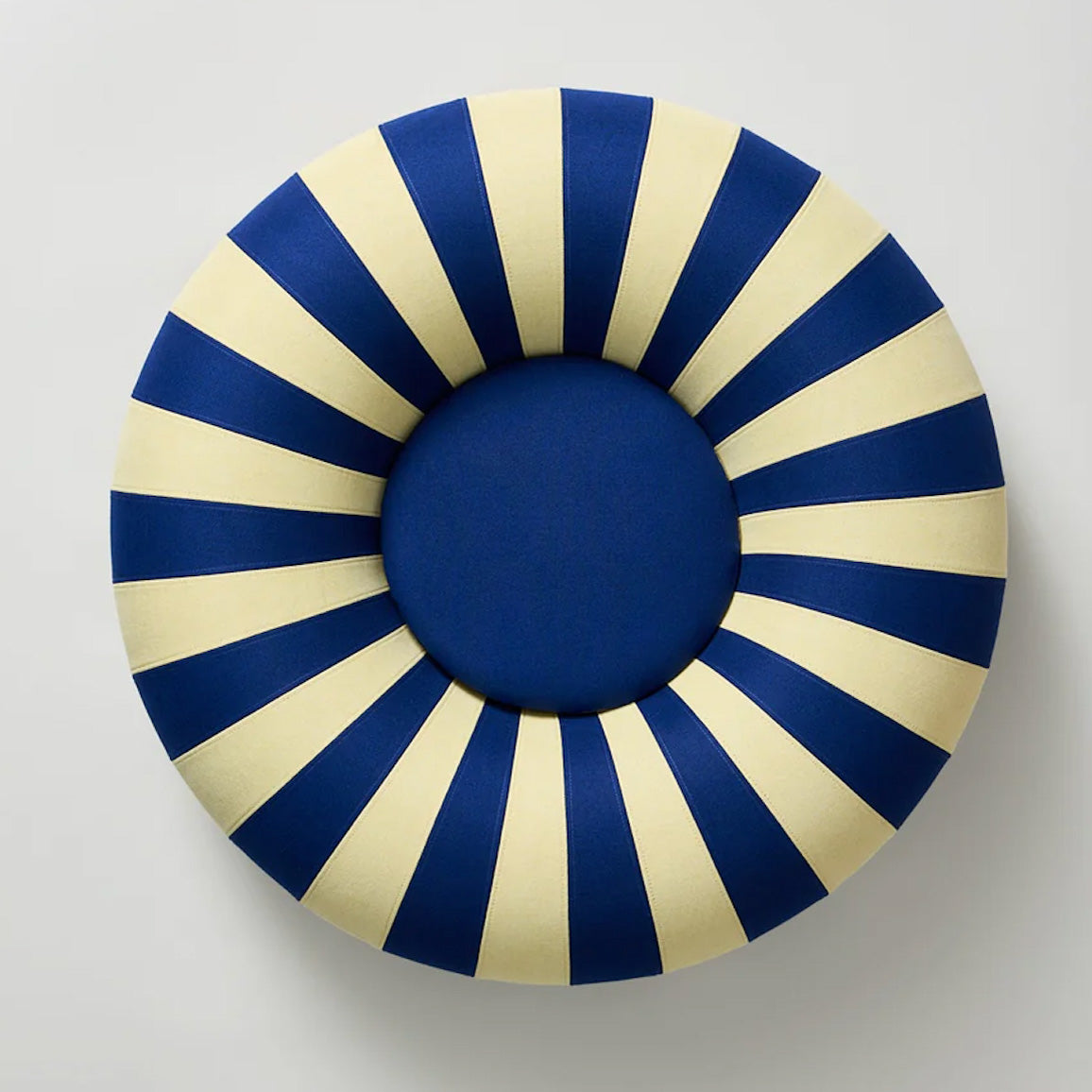 Studio About Float Medium