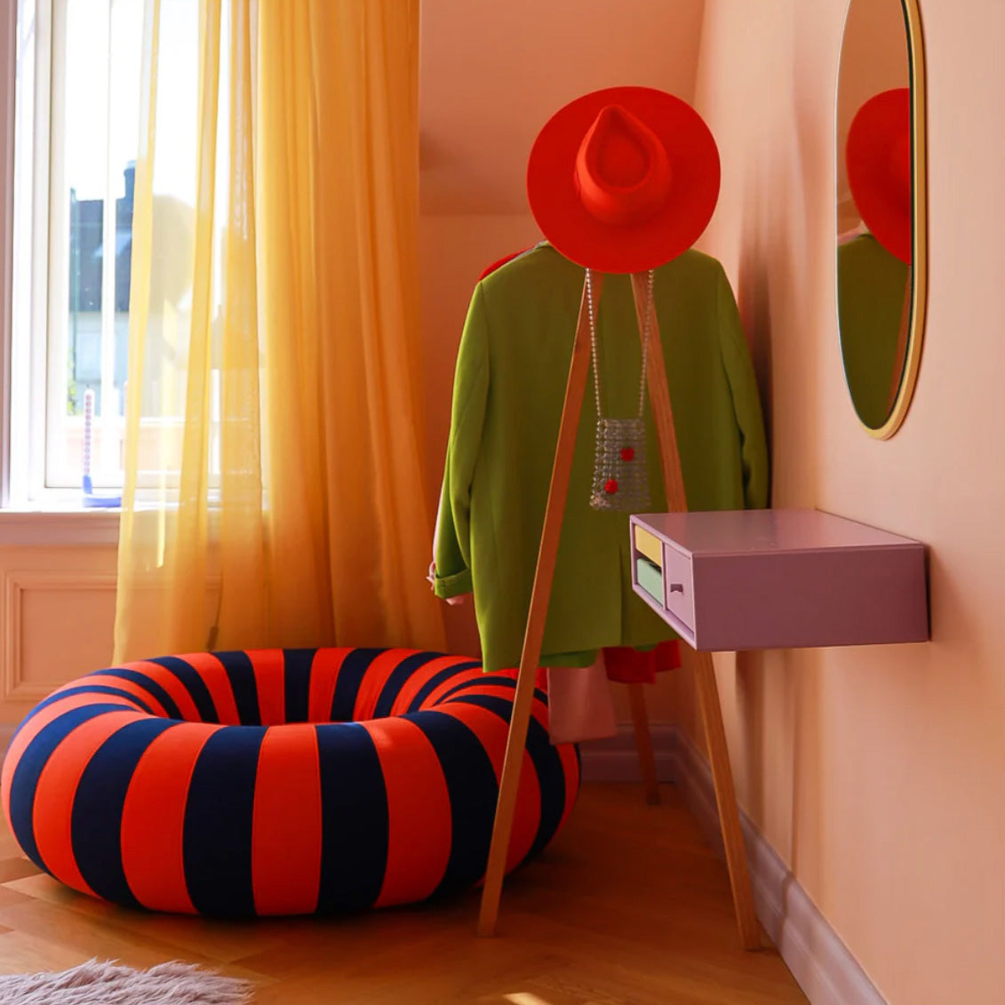 Studio About Float Large