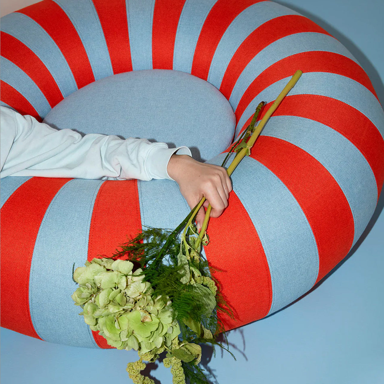 Studio About Float Medium