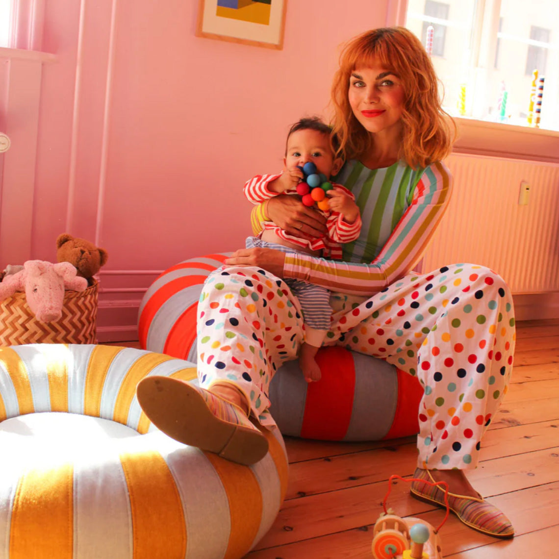 Studio About Float Large