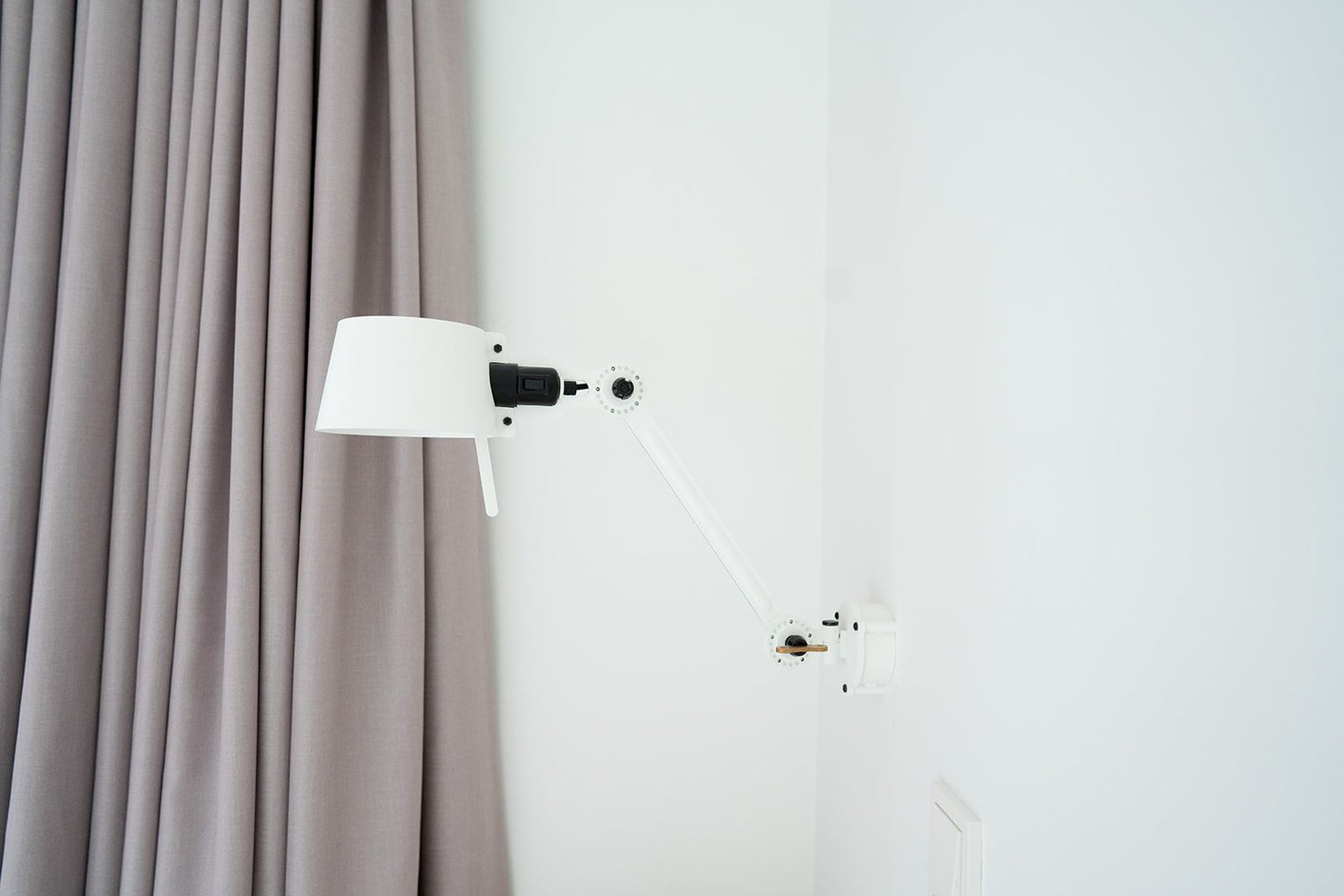 Tonone Bolt bed lamp side fit