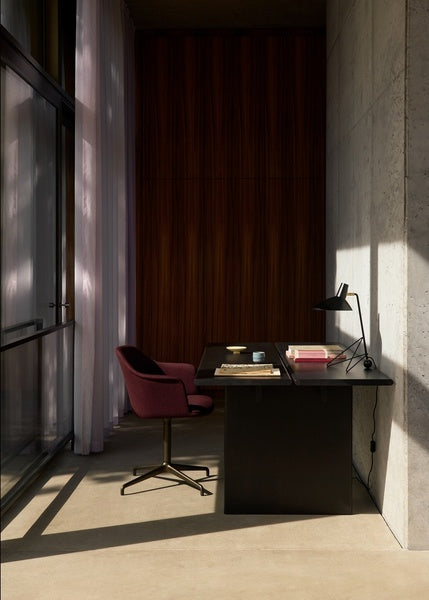 &Tradition Ita tafel donker gebeitst eikenhout sfeerafbeelding