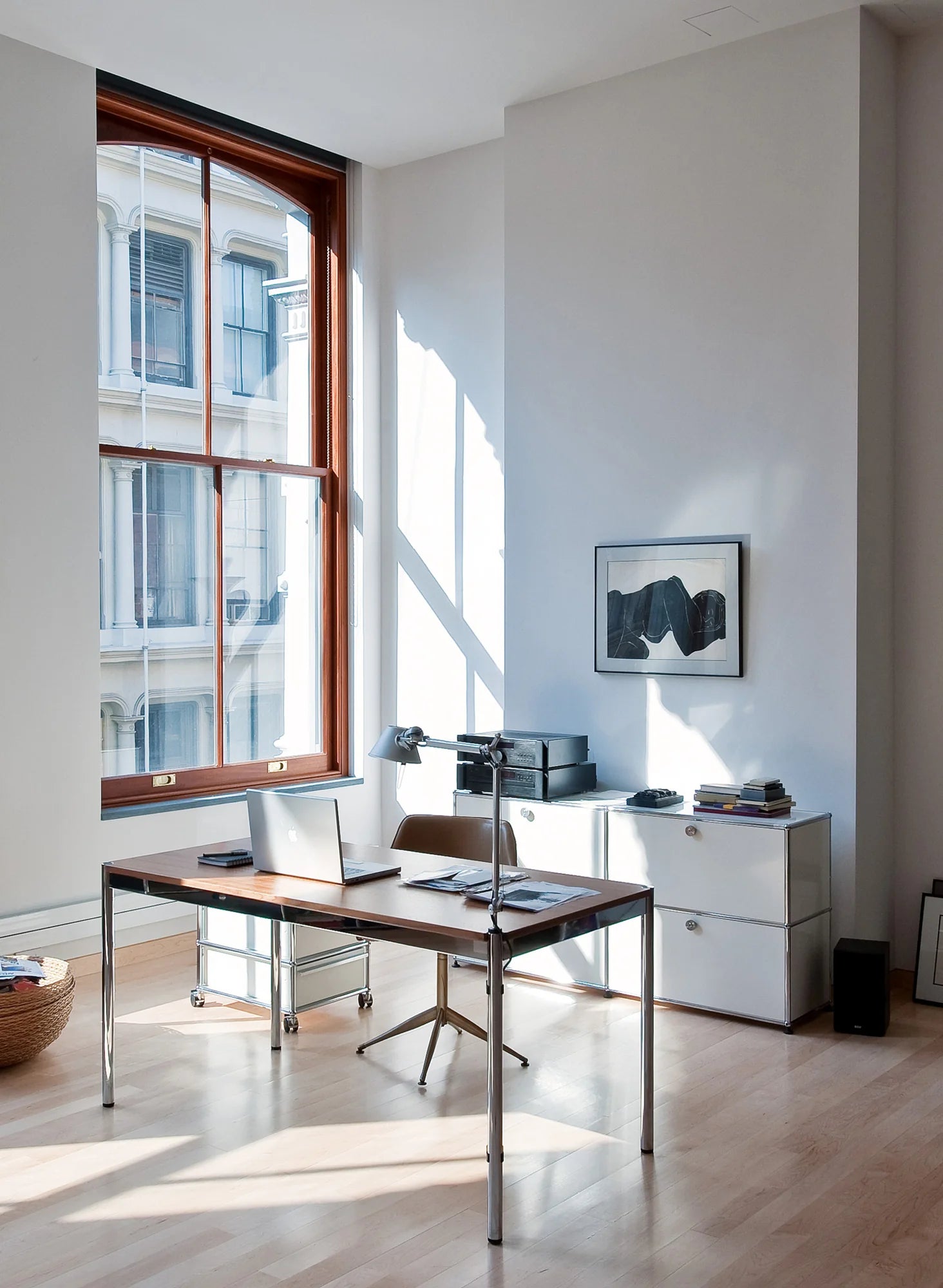 USM Haller E2 dressoir met klepdeuren witte kast