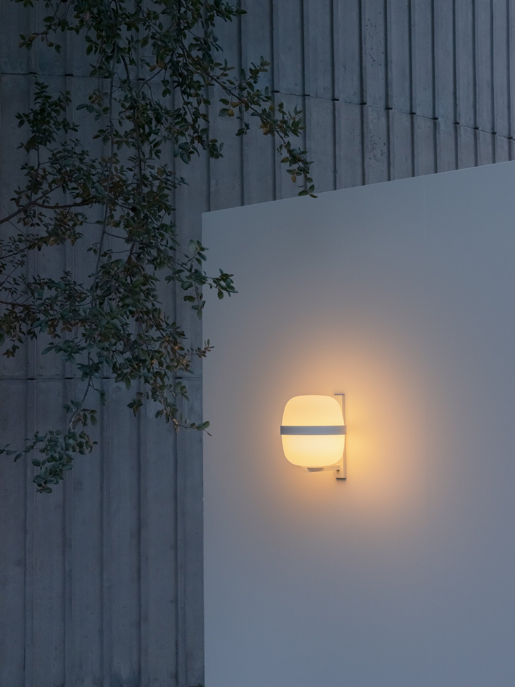 Santa & Cole Wally Cesta outdoor wandlamp