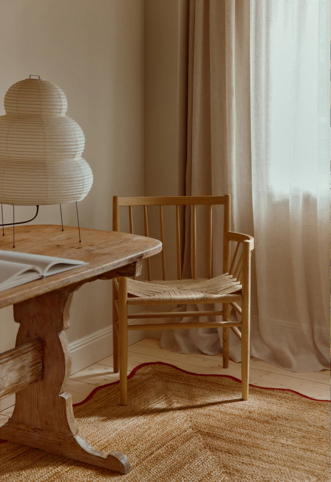 Layered Röllakan Scallop Burgundy Jute runner