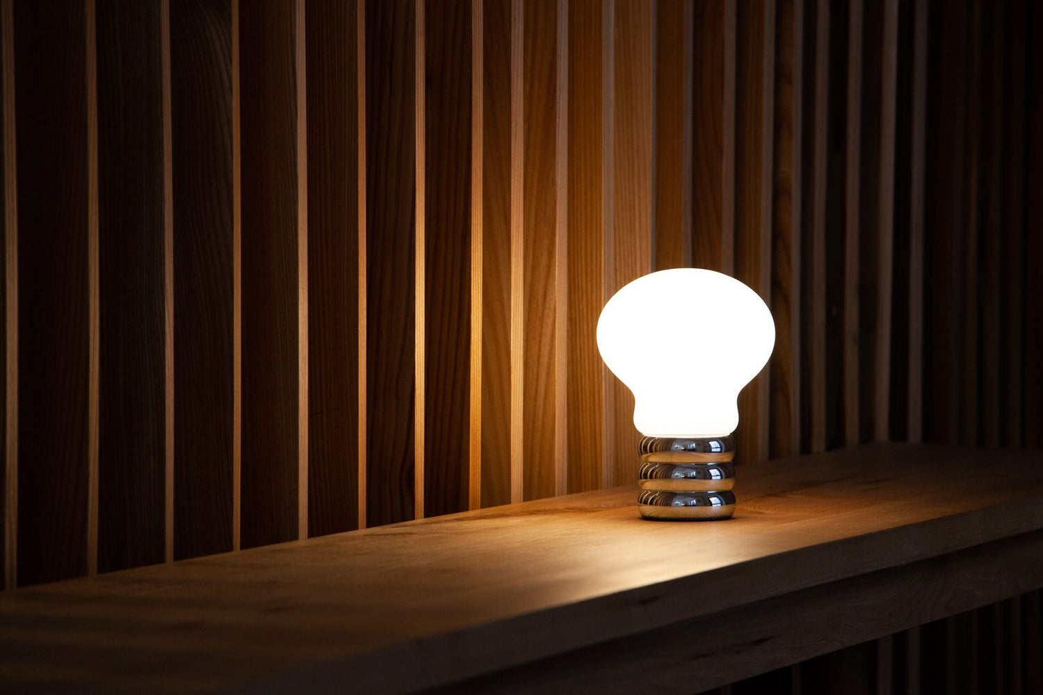 xIngo Maurer b.bulb tafellamp sfeerbeeld