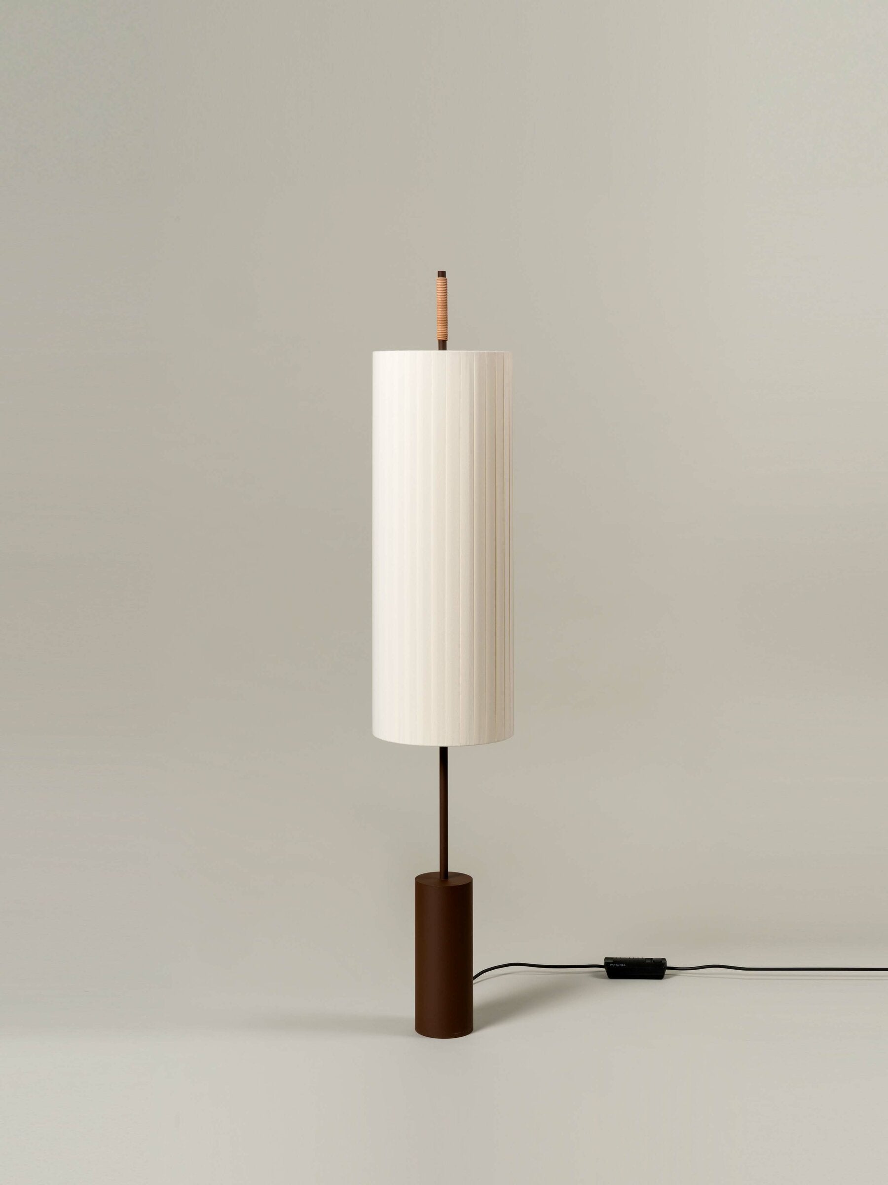 Santa & Cole Dórica vloerlamp