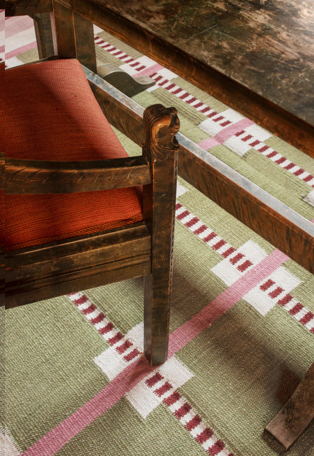 Layered Röllakan Ruth Spring Glass wool runner